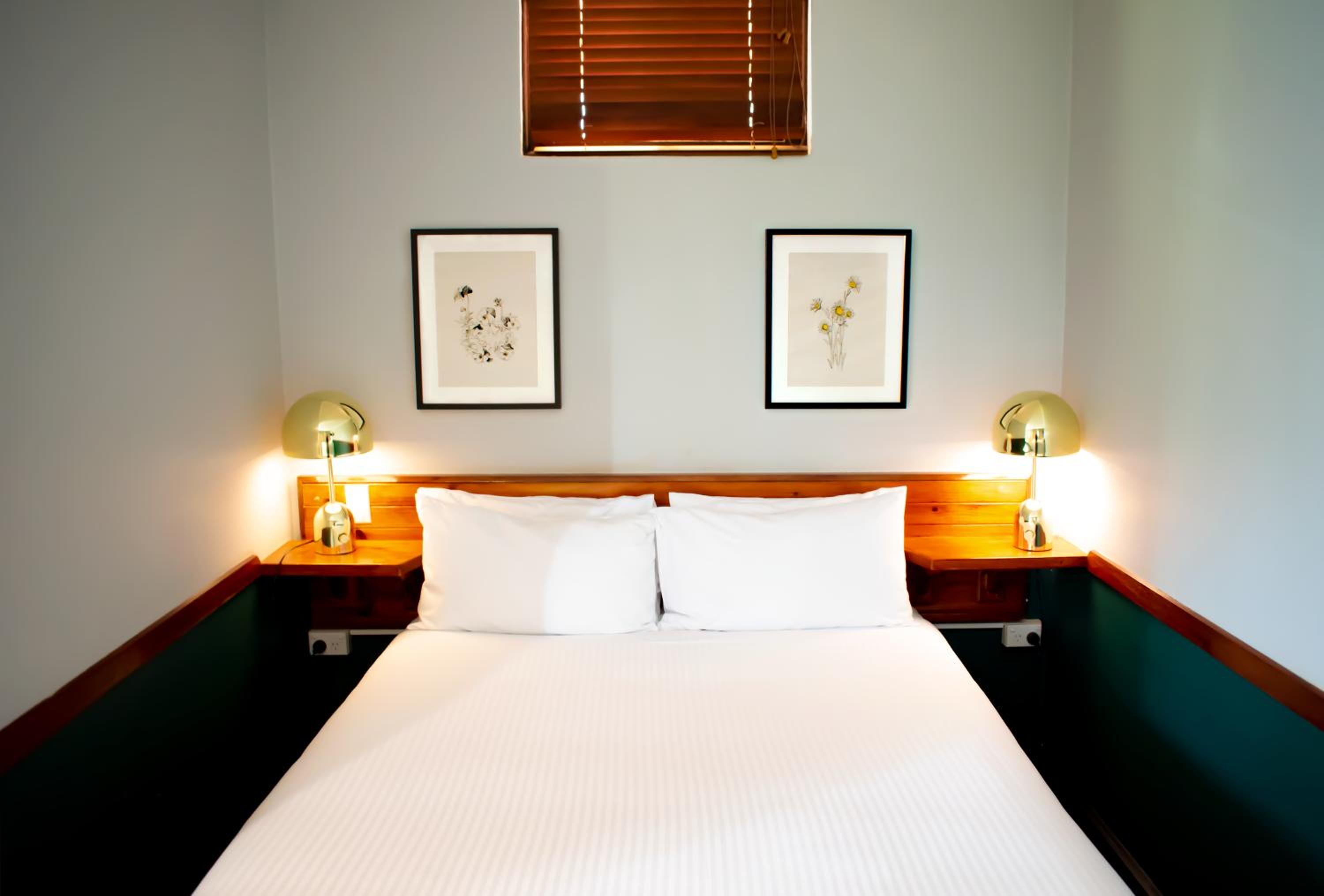 Garden View Queen Bed - Photo 3