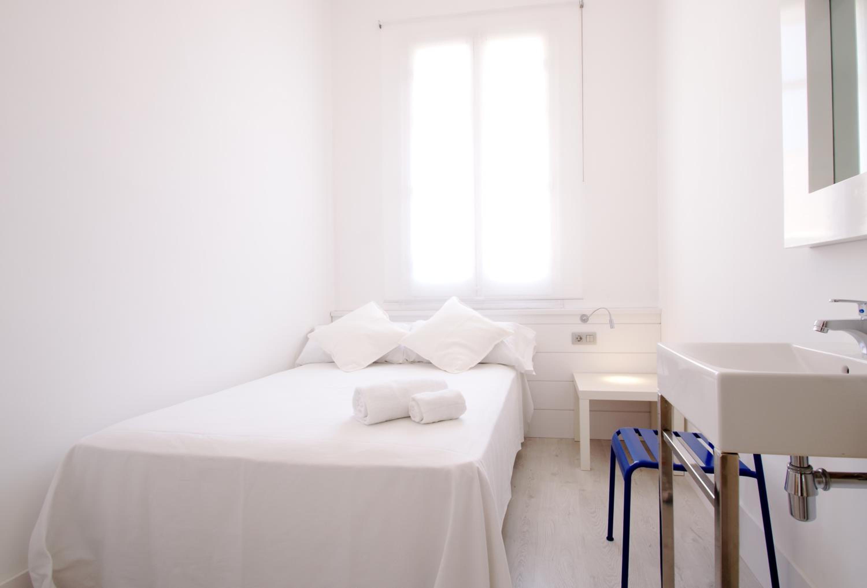Single Room with Shared Bathroom photo 1
