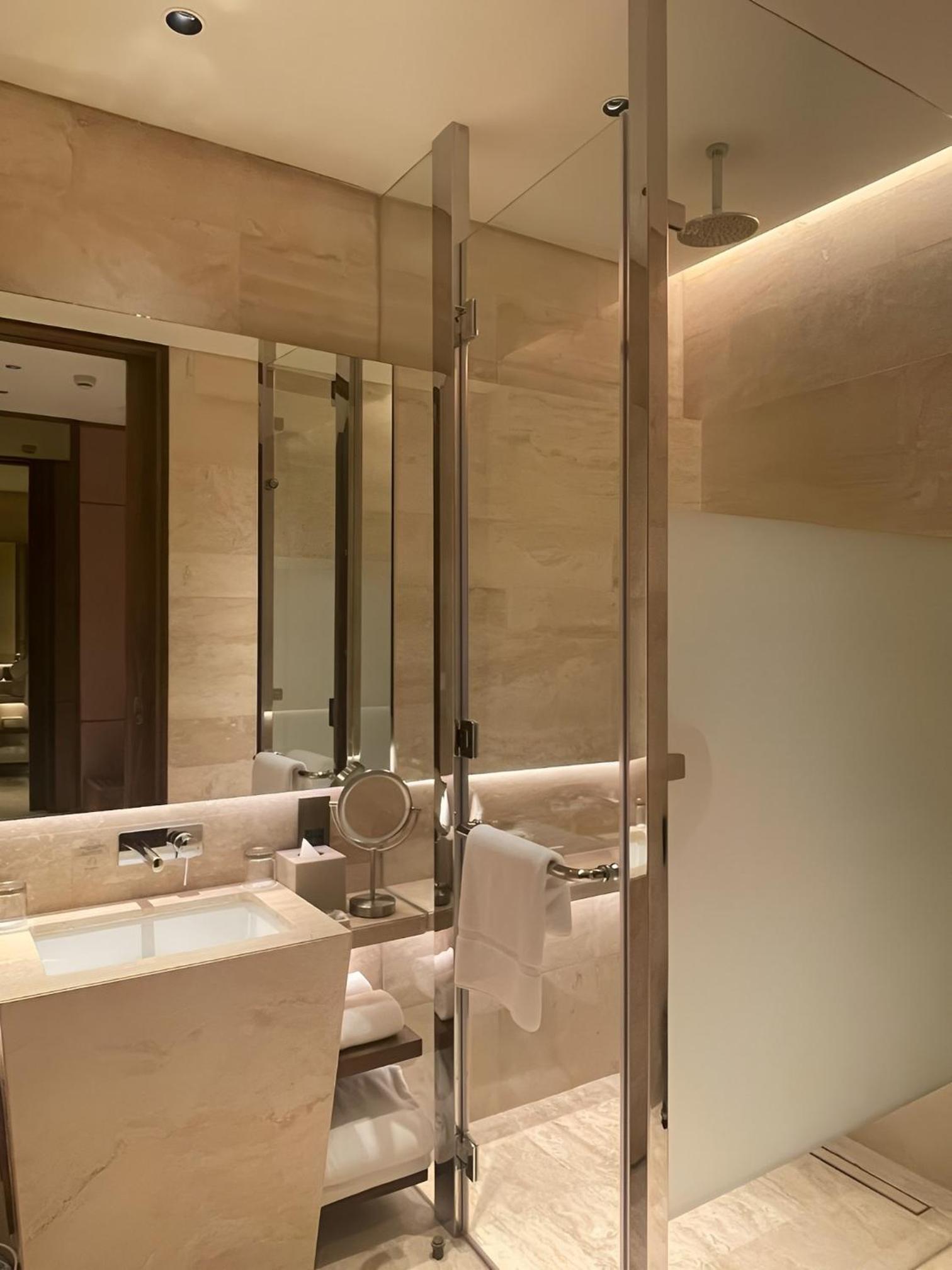 Standard King Room - Photo 2