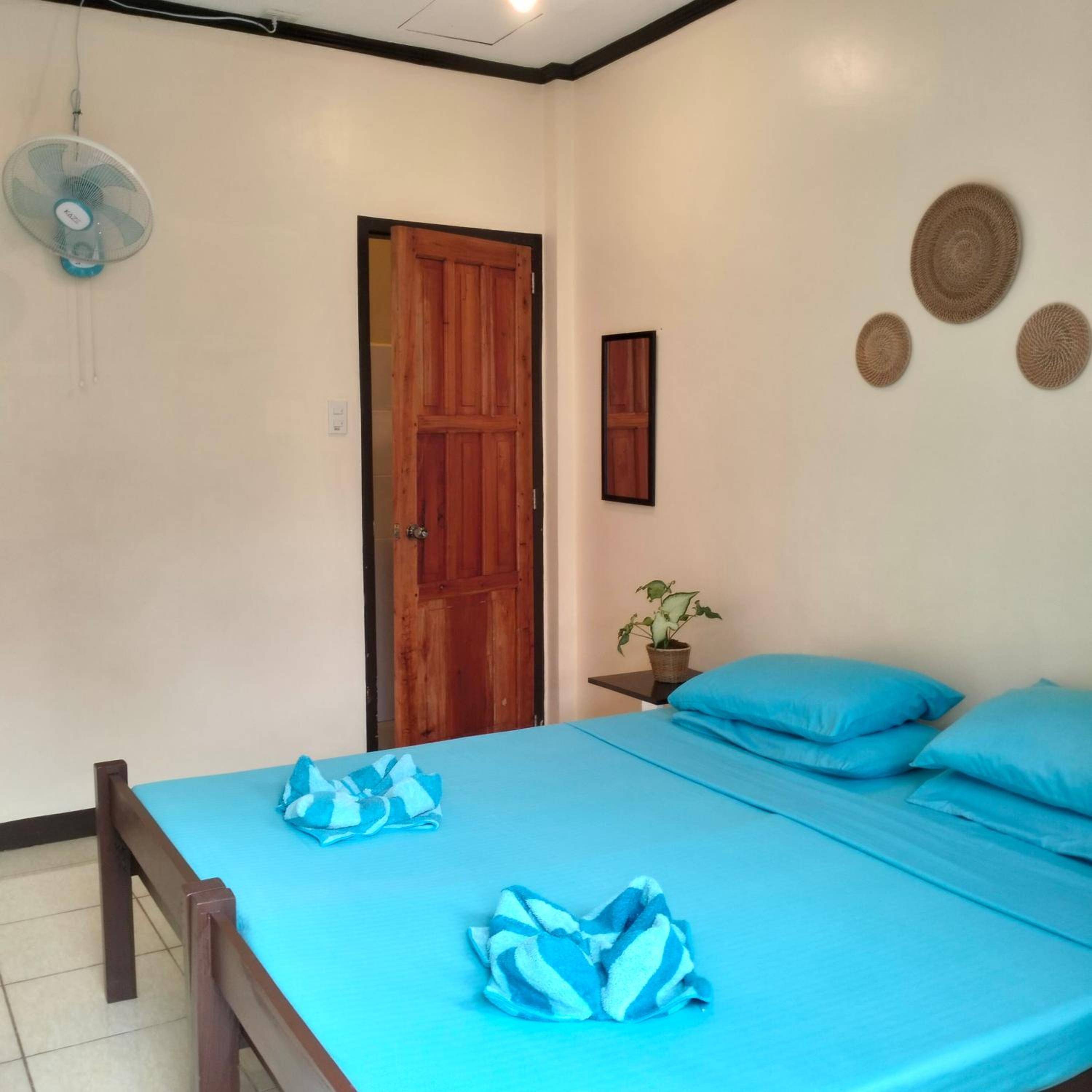 Standard Double or Twin Room - Photo 9