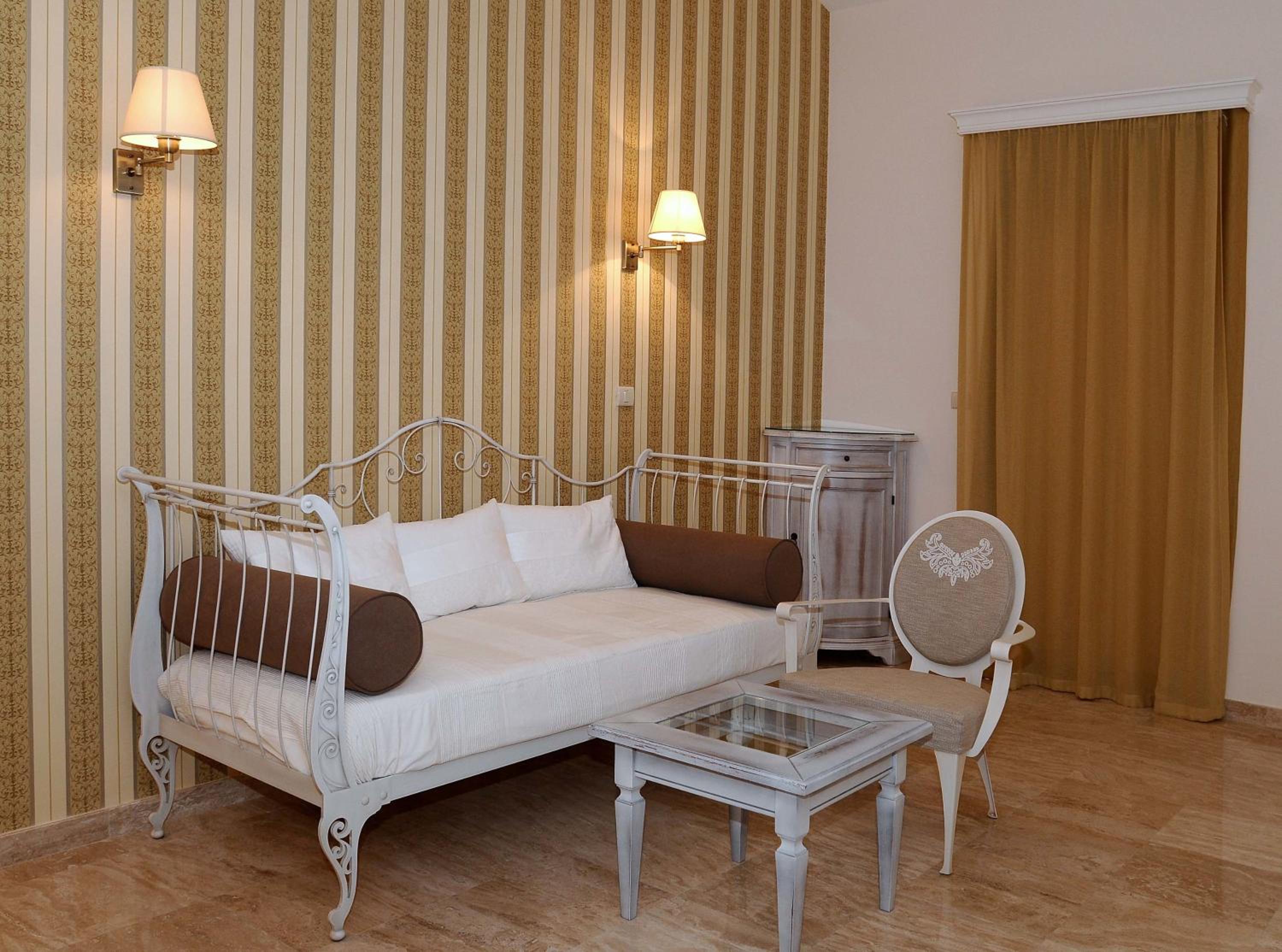 Suite with Sea View (2 -3 Adults) - Photo 1