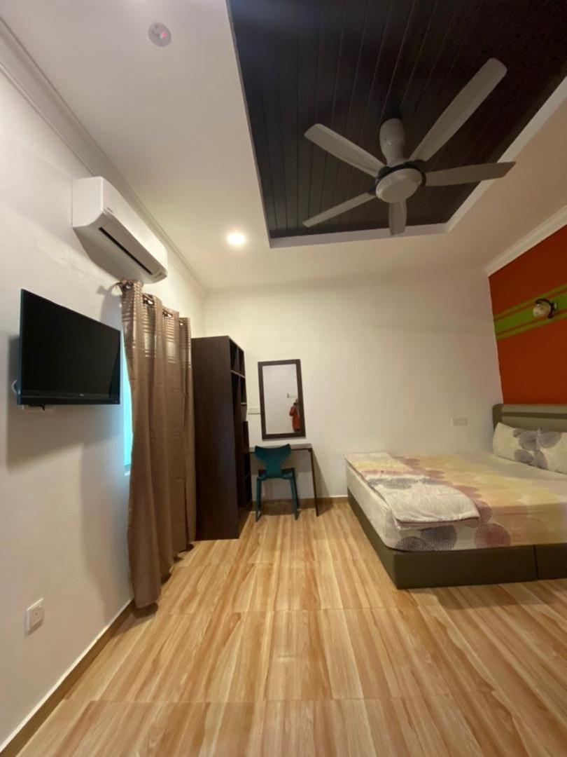King Room with Pool View - Photo 10