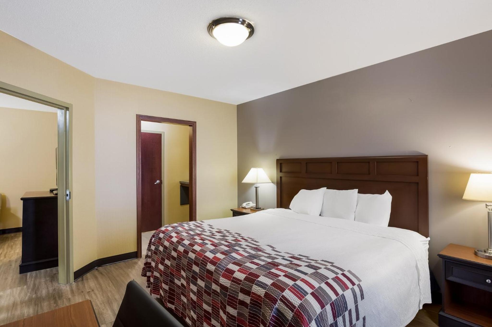 Suite Room with One King Bed and One Queen Bed Non-Smoking - Photo 1
