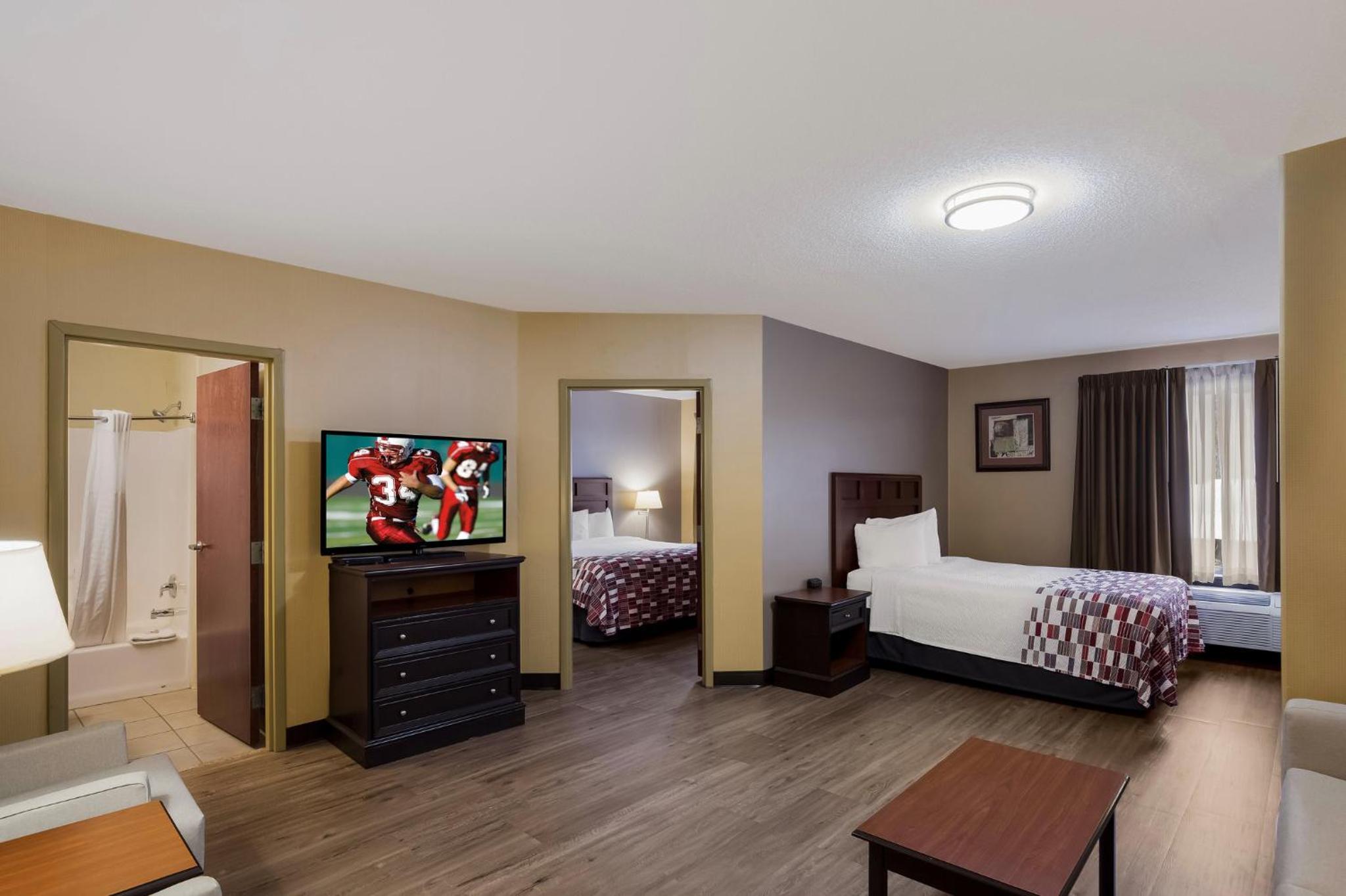 Suite Room with One King Bed and One Queen Bed Non-Smoking - Photo 2