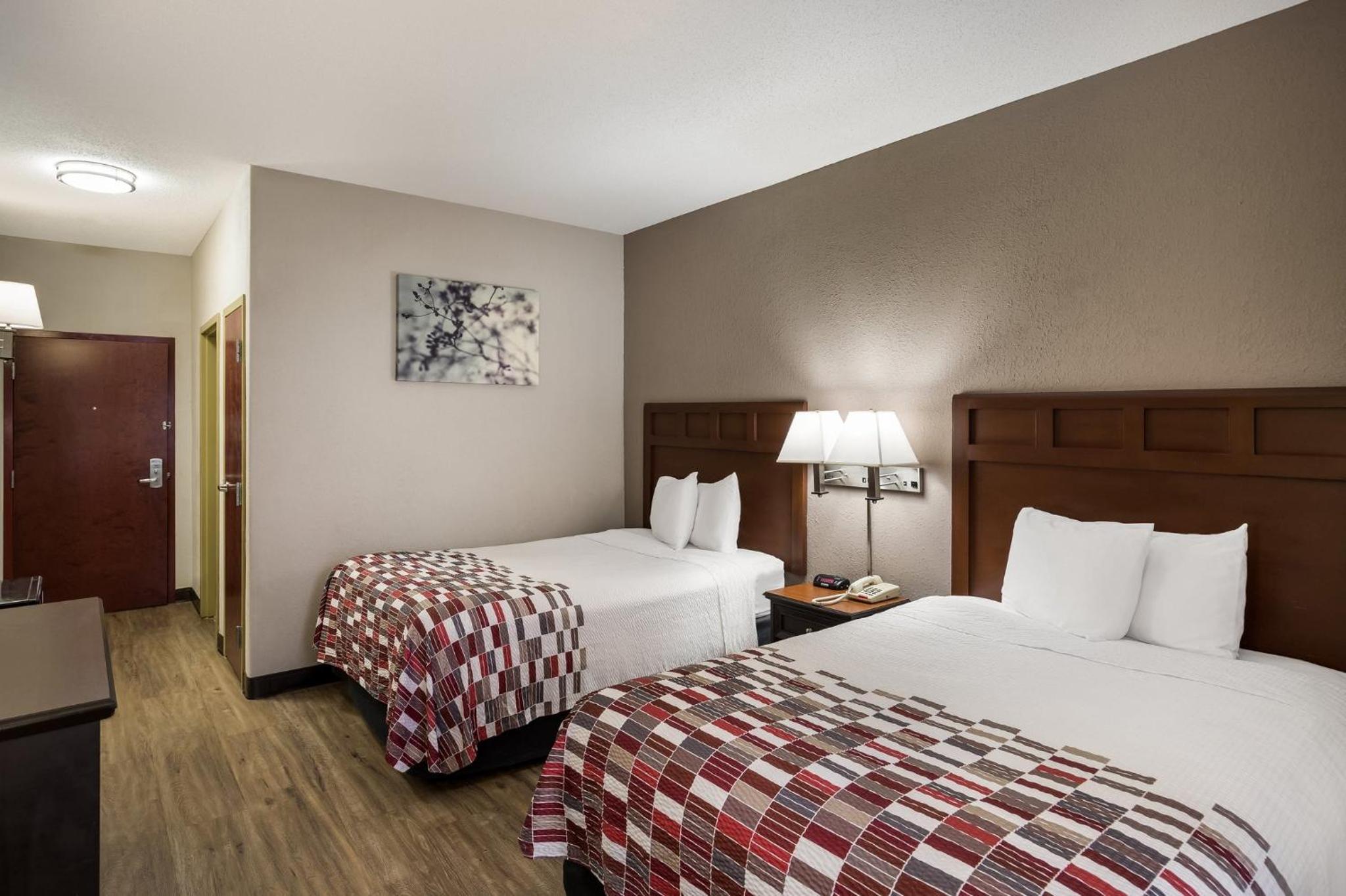 Deluxe Room with Two Double Beds Disability Access Non-Smoking - Photo 1