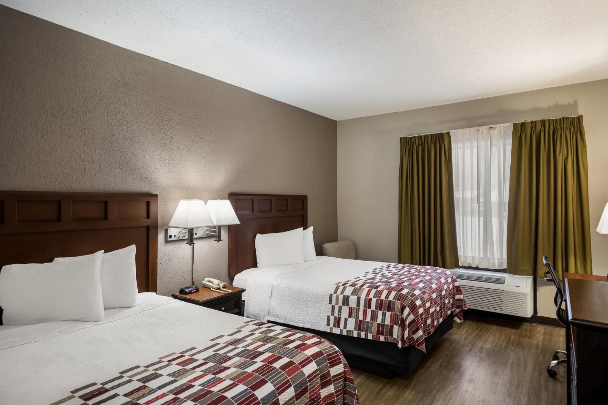 Deluxe Room with Two Double Beds Disability Access Non-Smoking - Photo 5