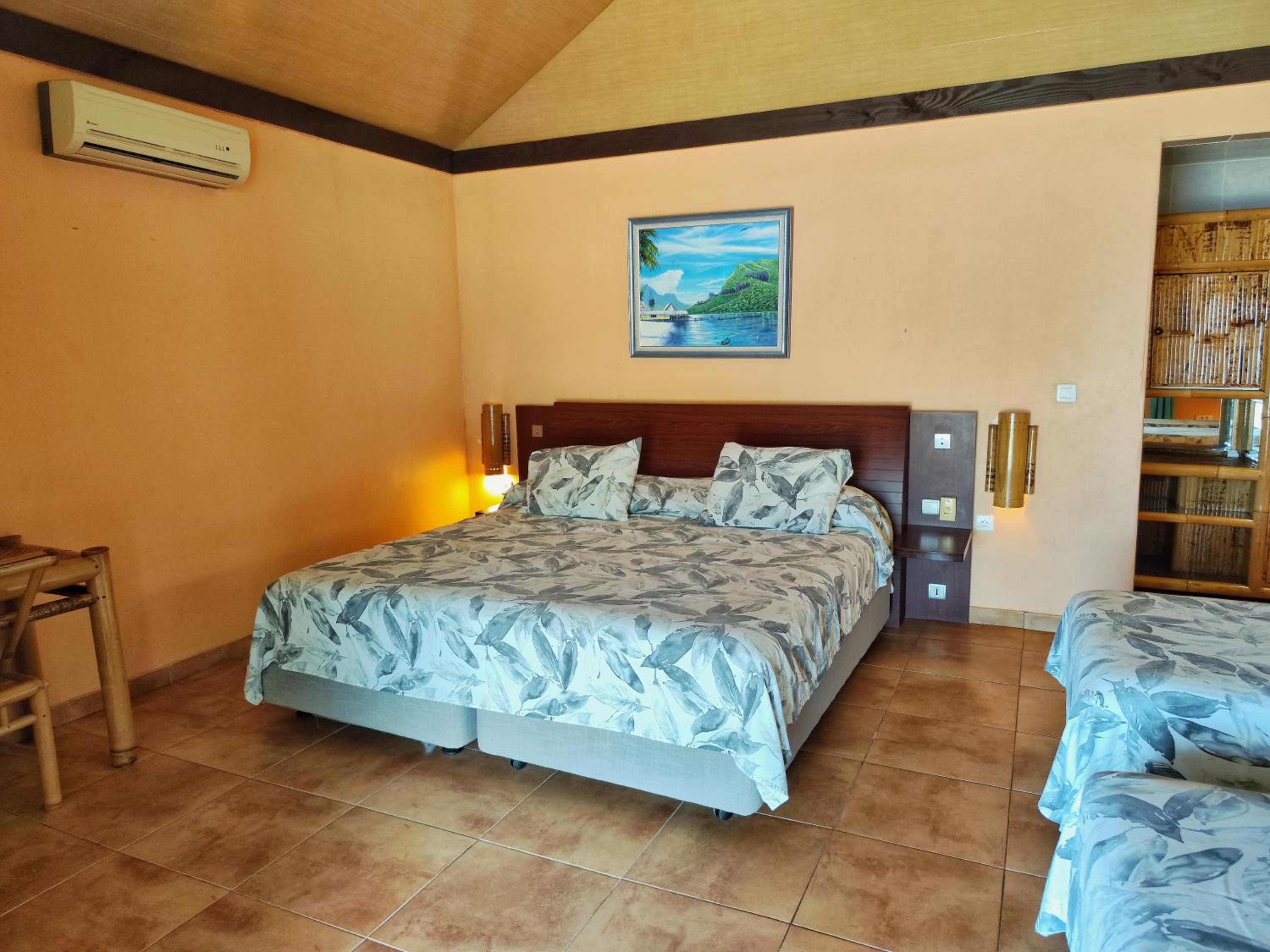 Family Bungalow with Lagoon View