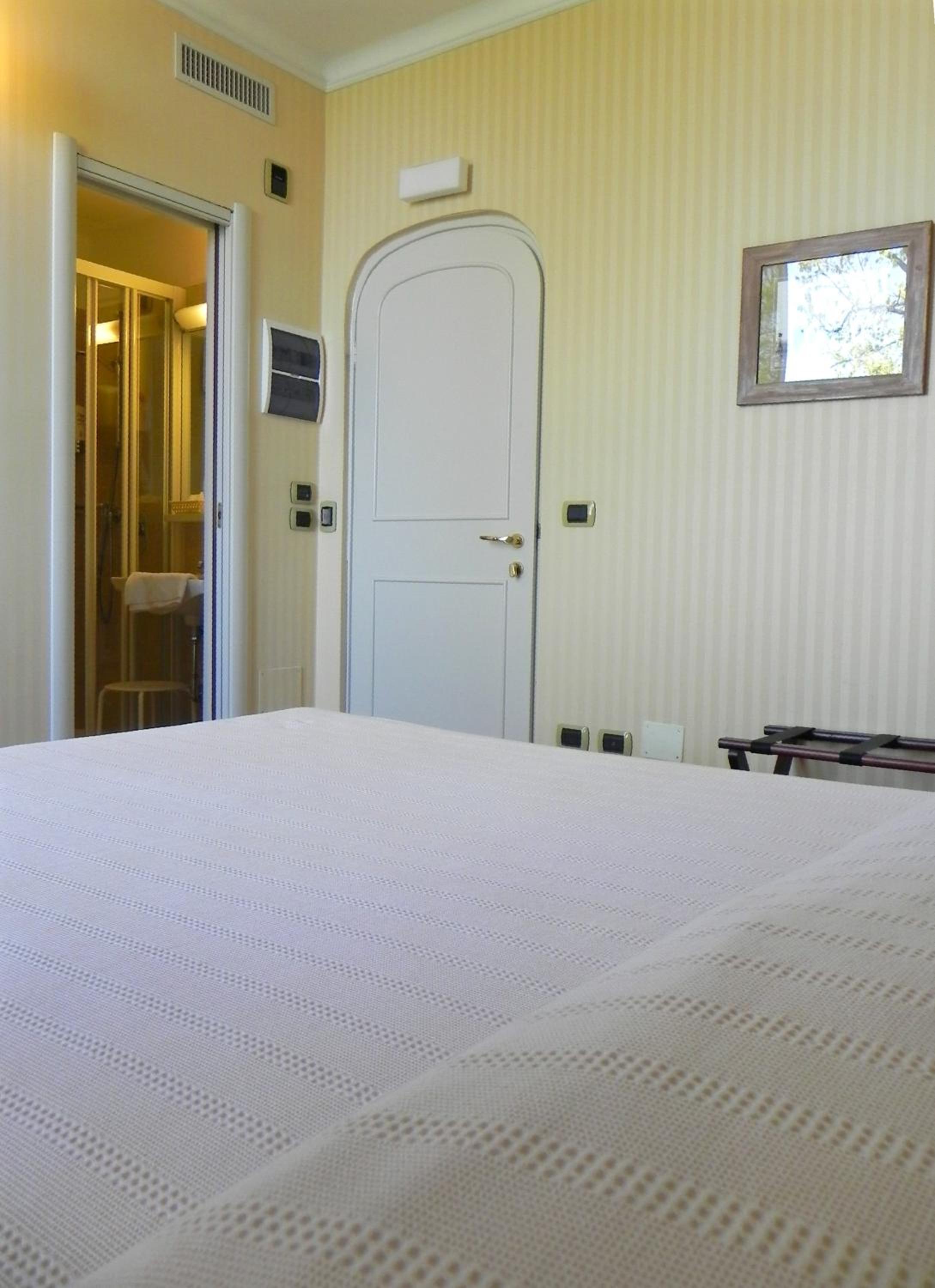 Double Room - Photo 9