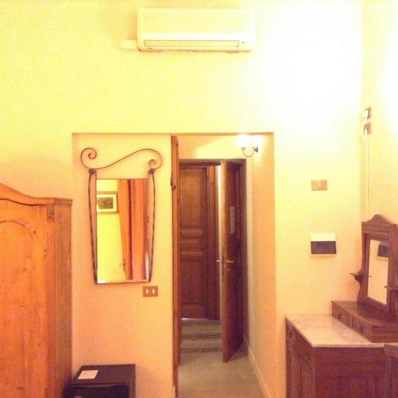 Double or Twin Room with Private Bathroom photo 2