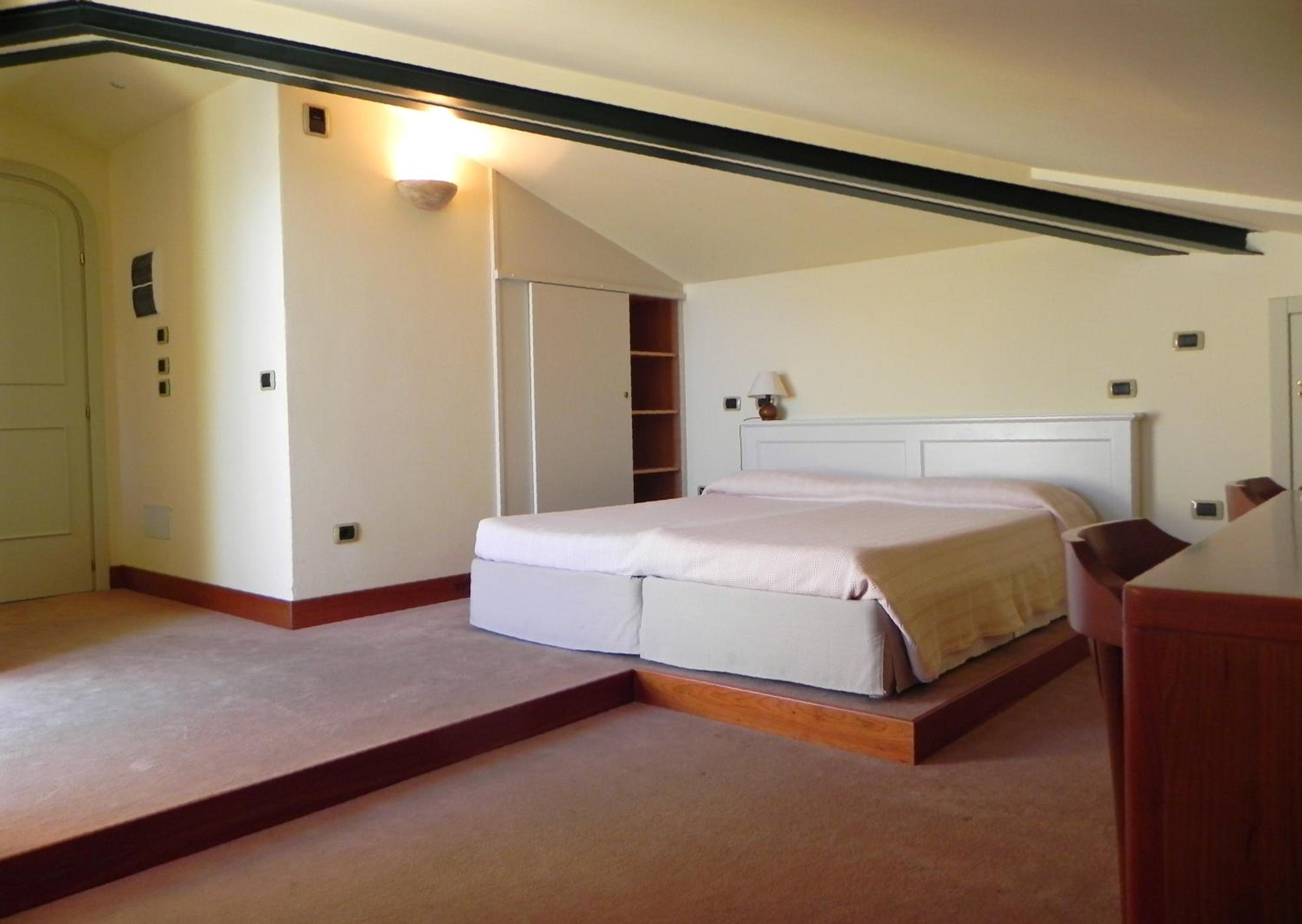 Double Room - Photo 10