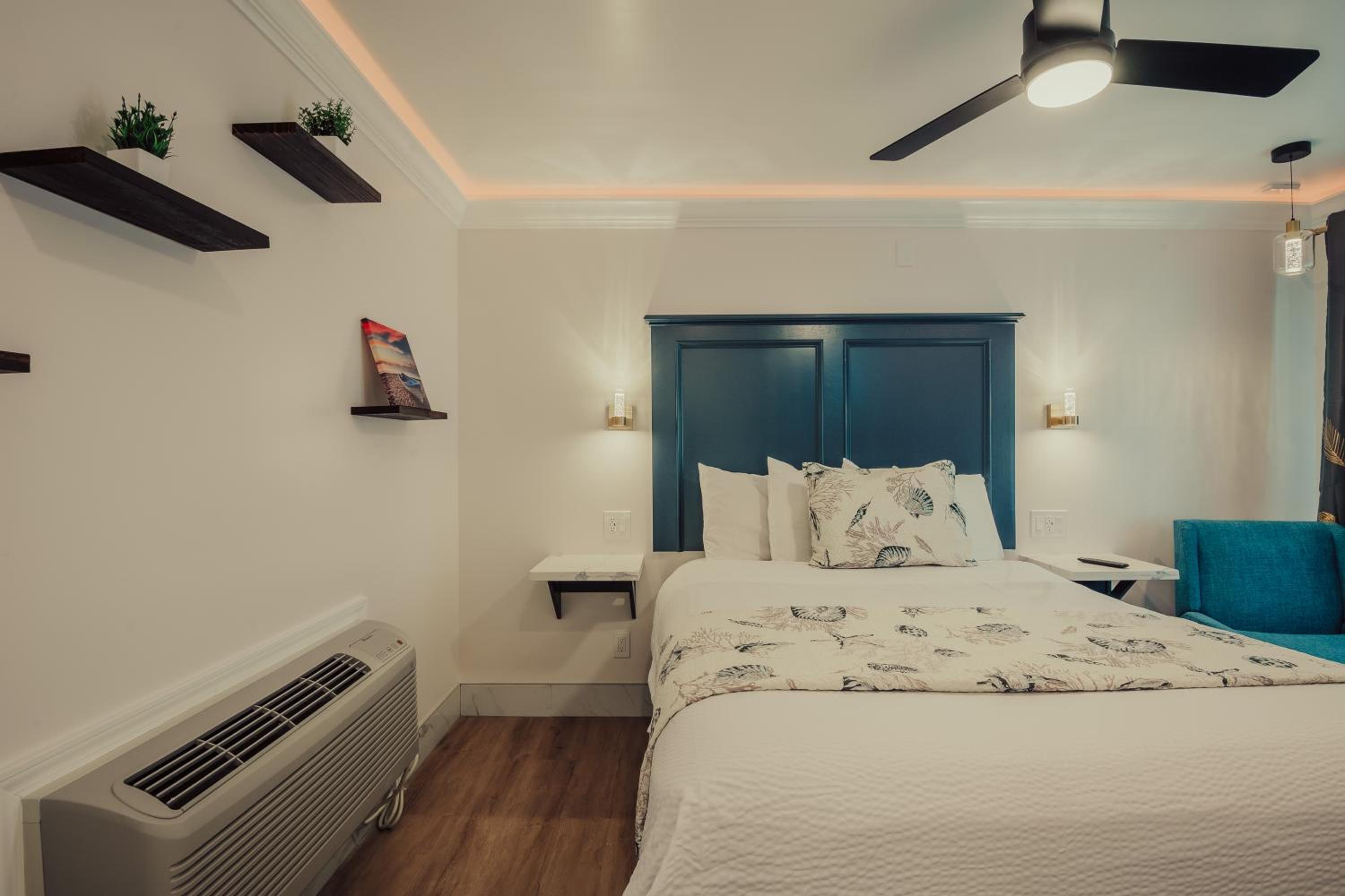 Queen Room - Non-Smoking, No Pets - Photo 21