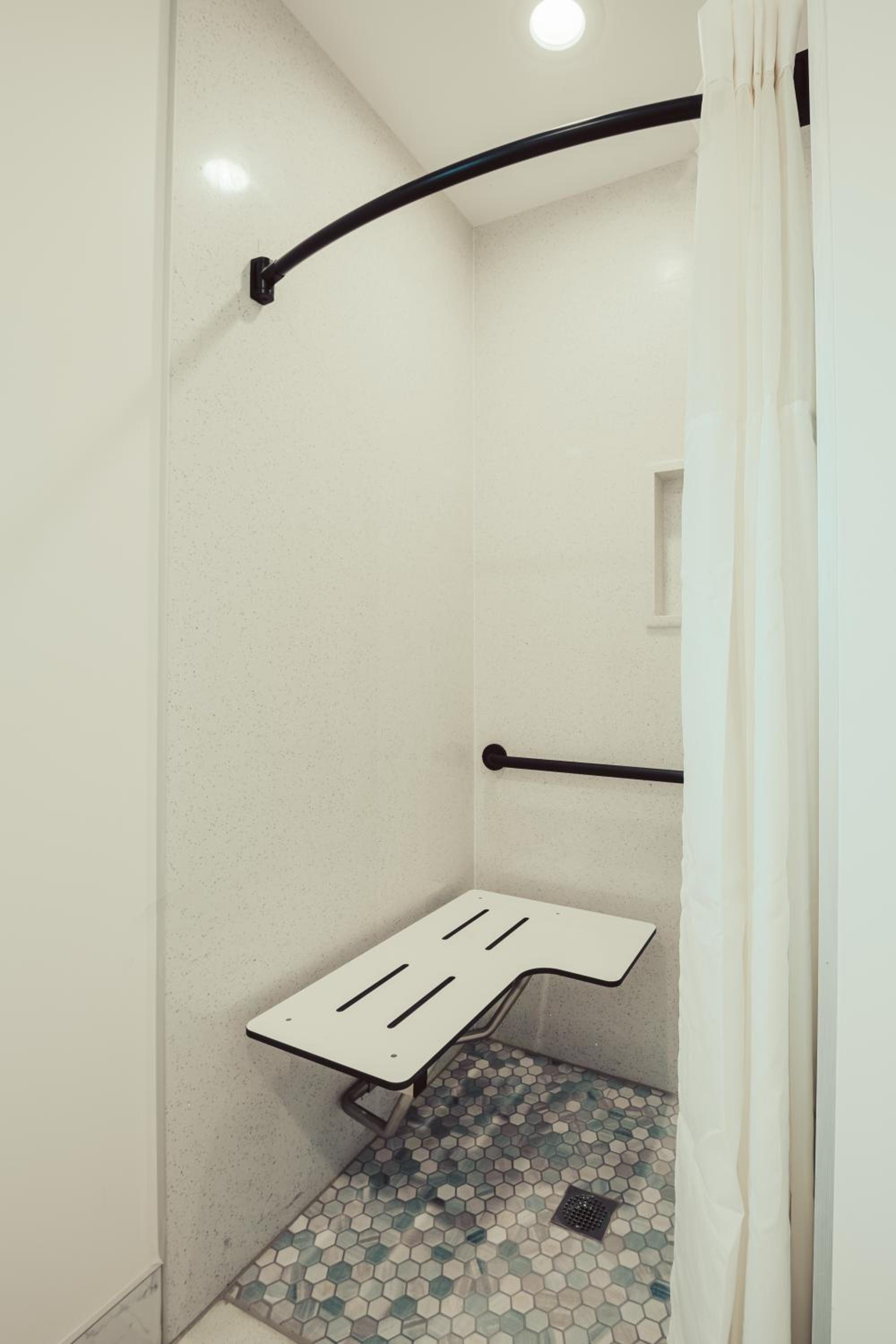ADA Queen Room - Non-Smoking, No Pets - Photo 2