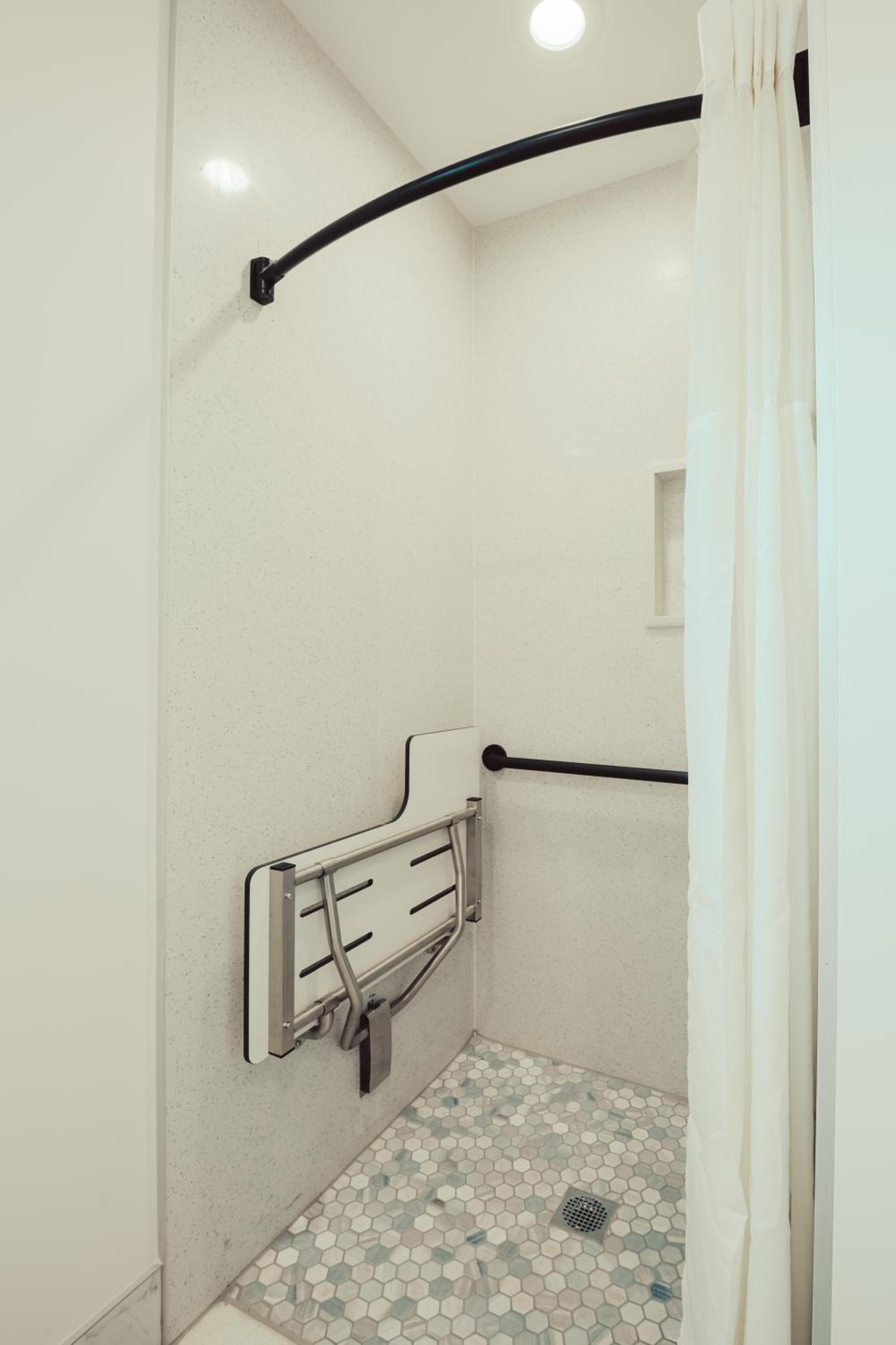 ADA Queen Room - Non-Smoking, No Pets - Photo 19