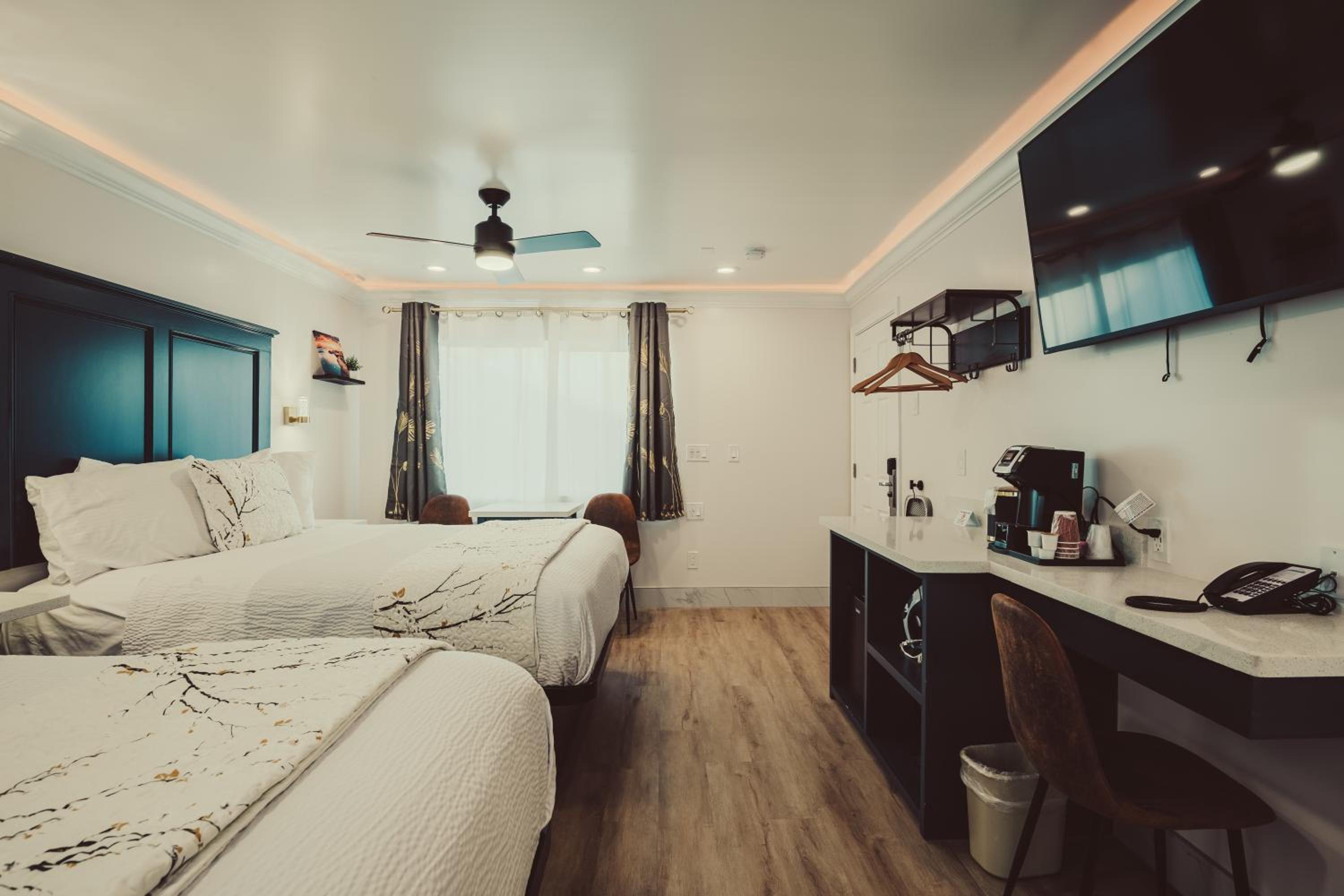 Two Queen Beds - Non-Smoking, No Pets - Photo 6