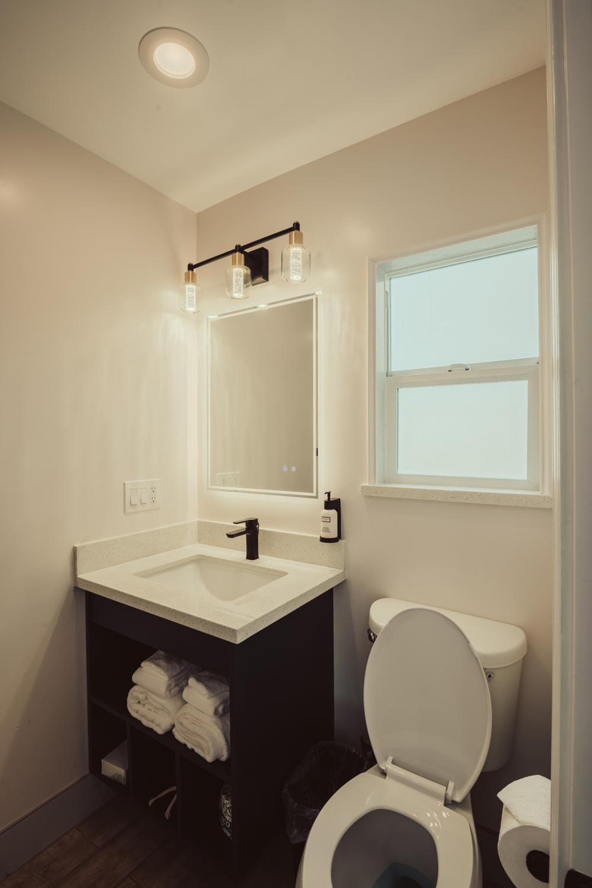 King Suite - Non-Smoking, No Pets - Photo 3