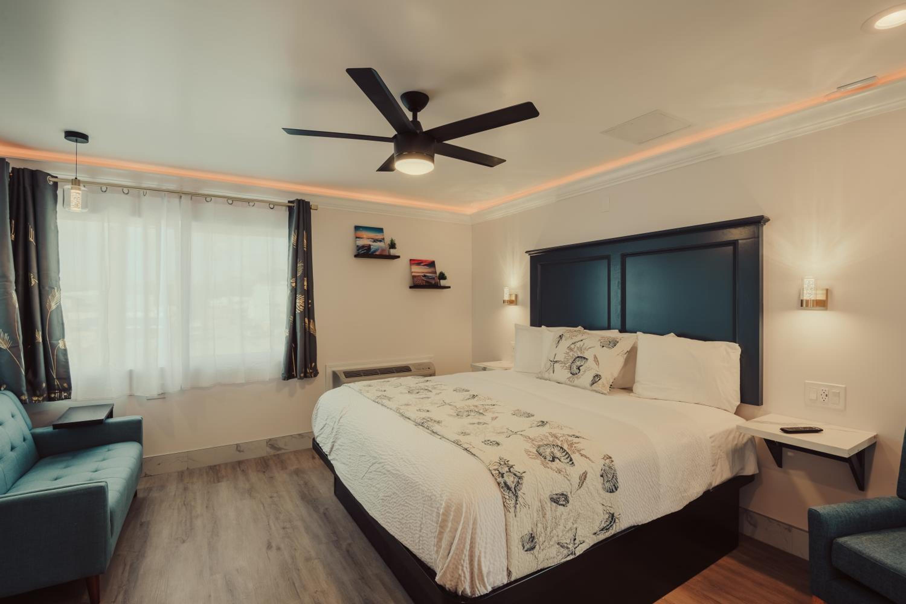 Deluxe King Suite - Non-Smoking, No Pets - Photo 18