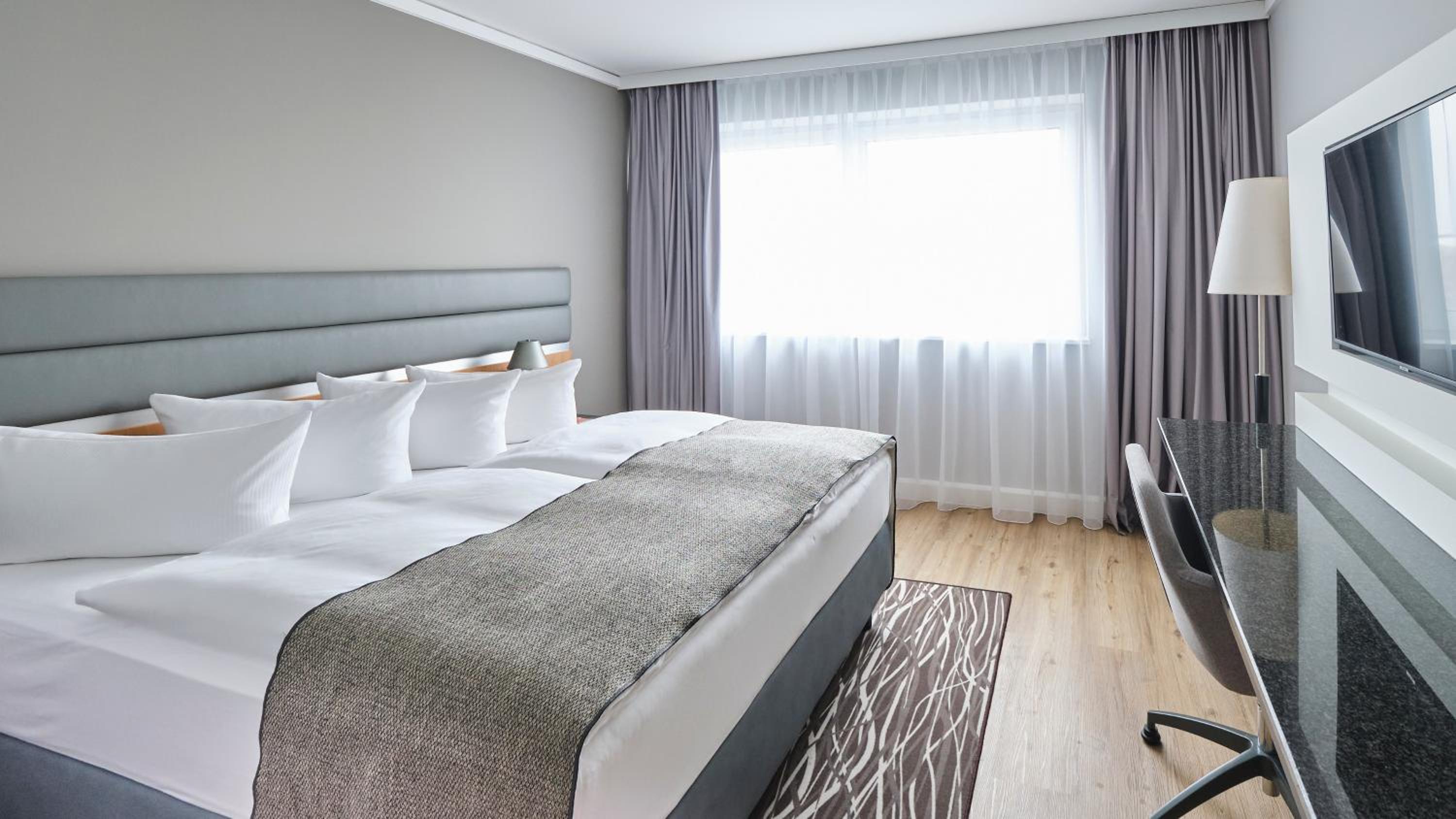 Standard Room thumbnail 5