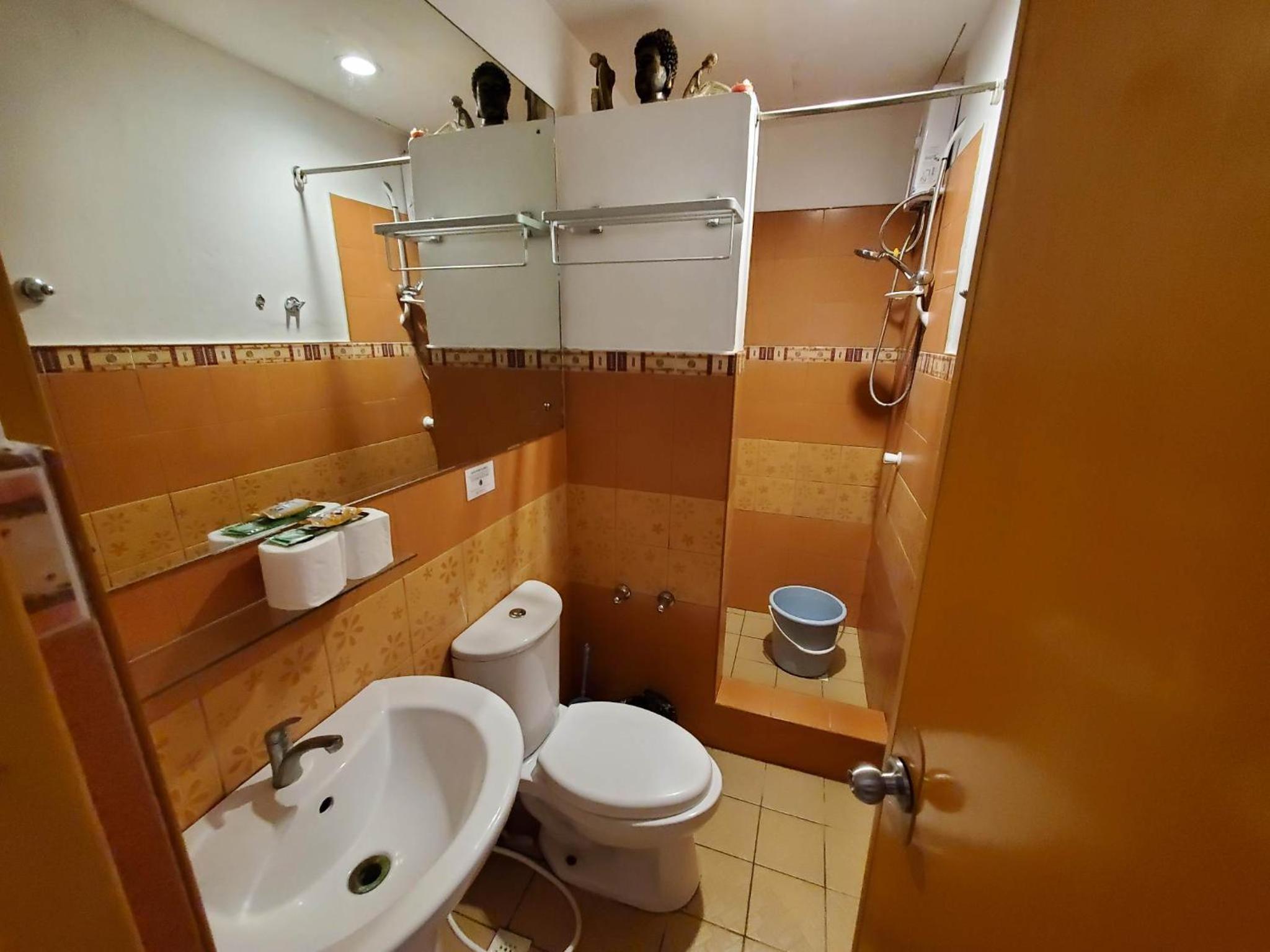 Deluxe Family Suite - Photo 13