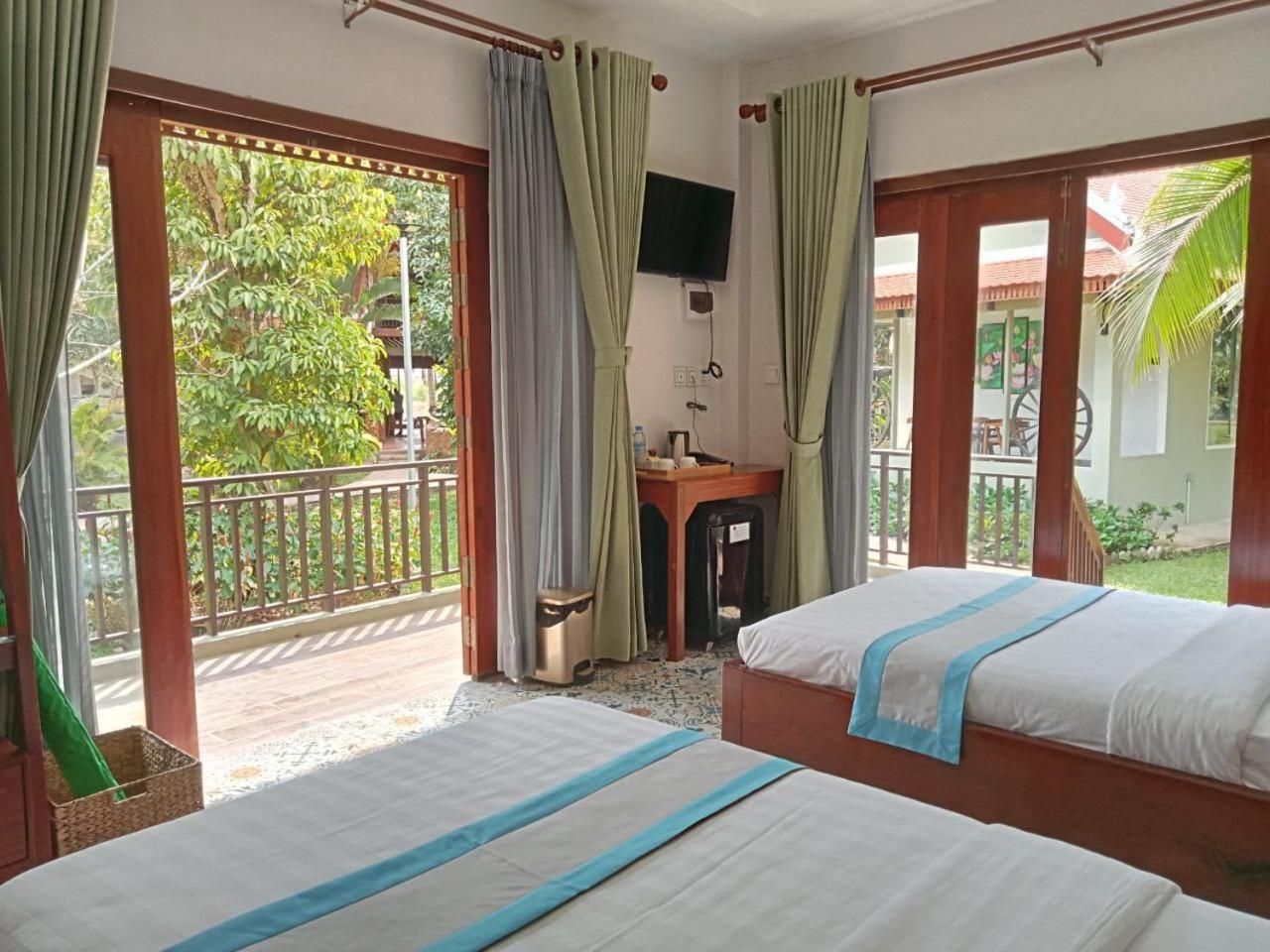 Bungalow with Garden View - Photo 6