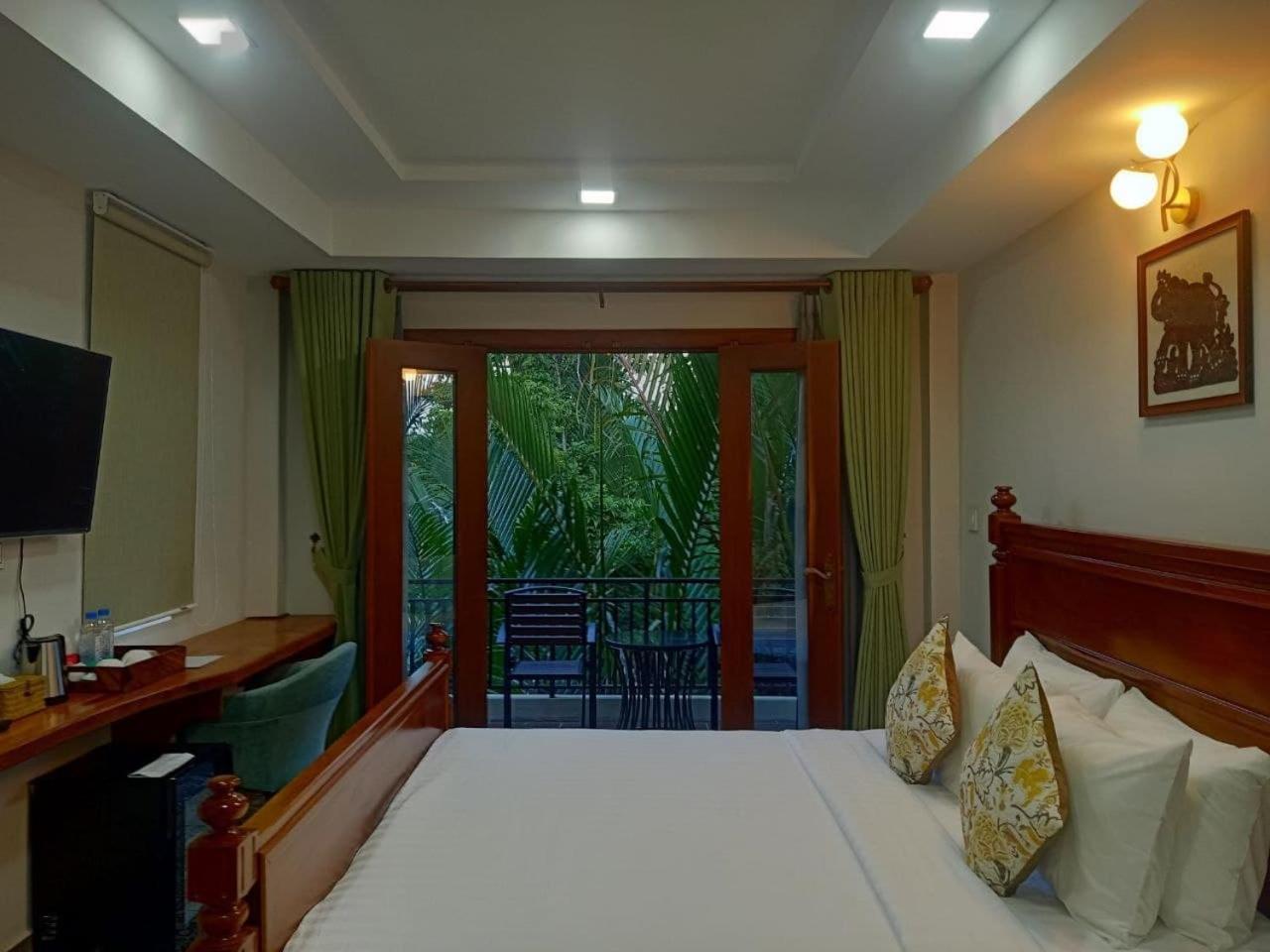 Bungalow - Water Front