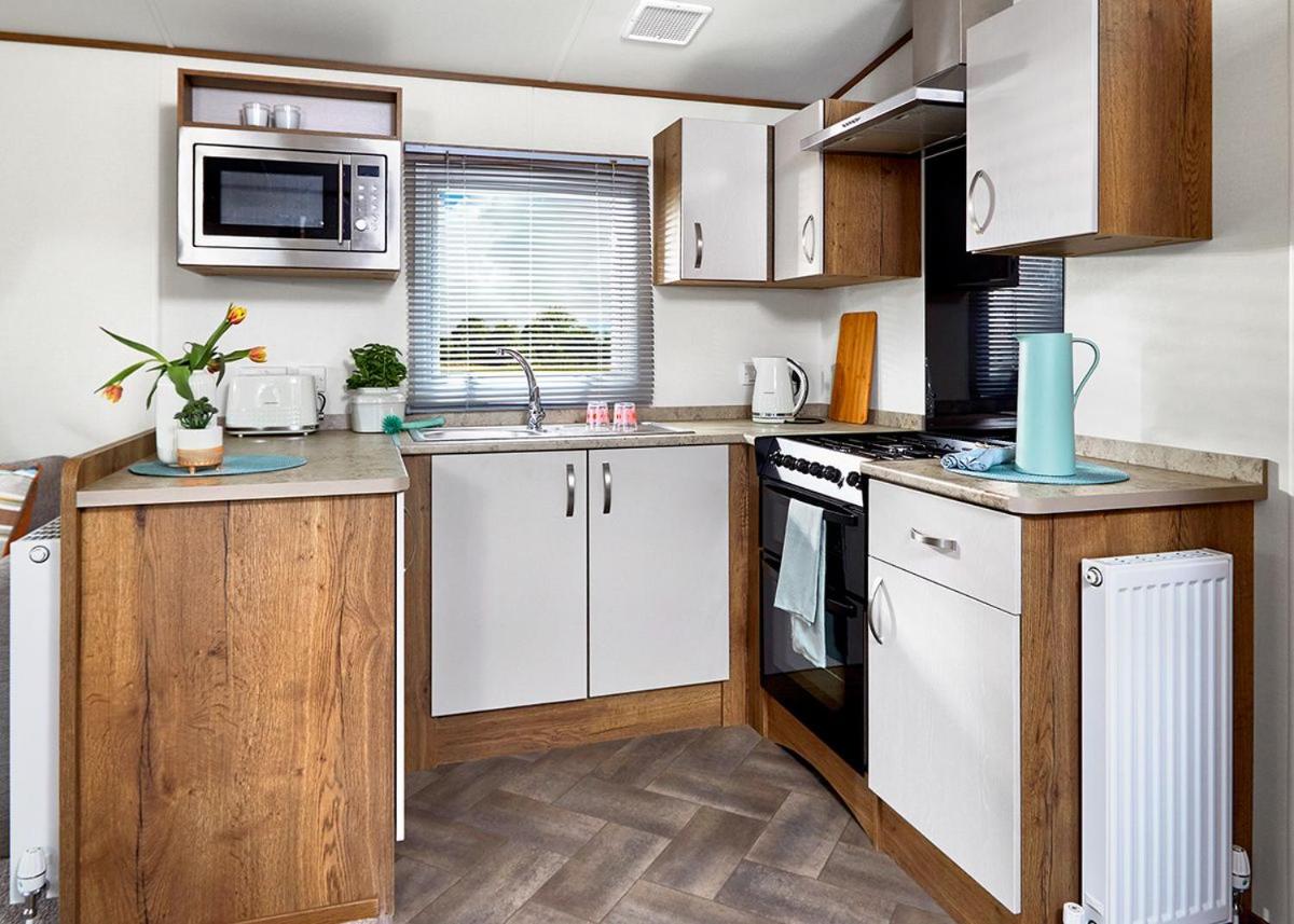 Mobile Home 3 photo 2