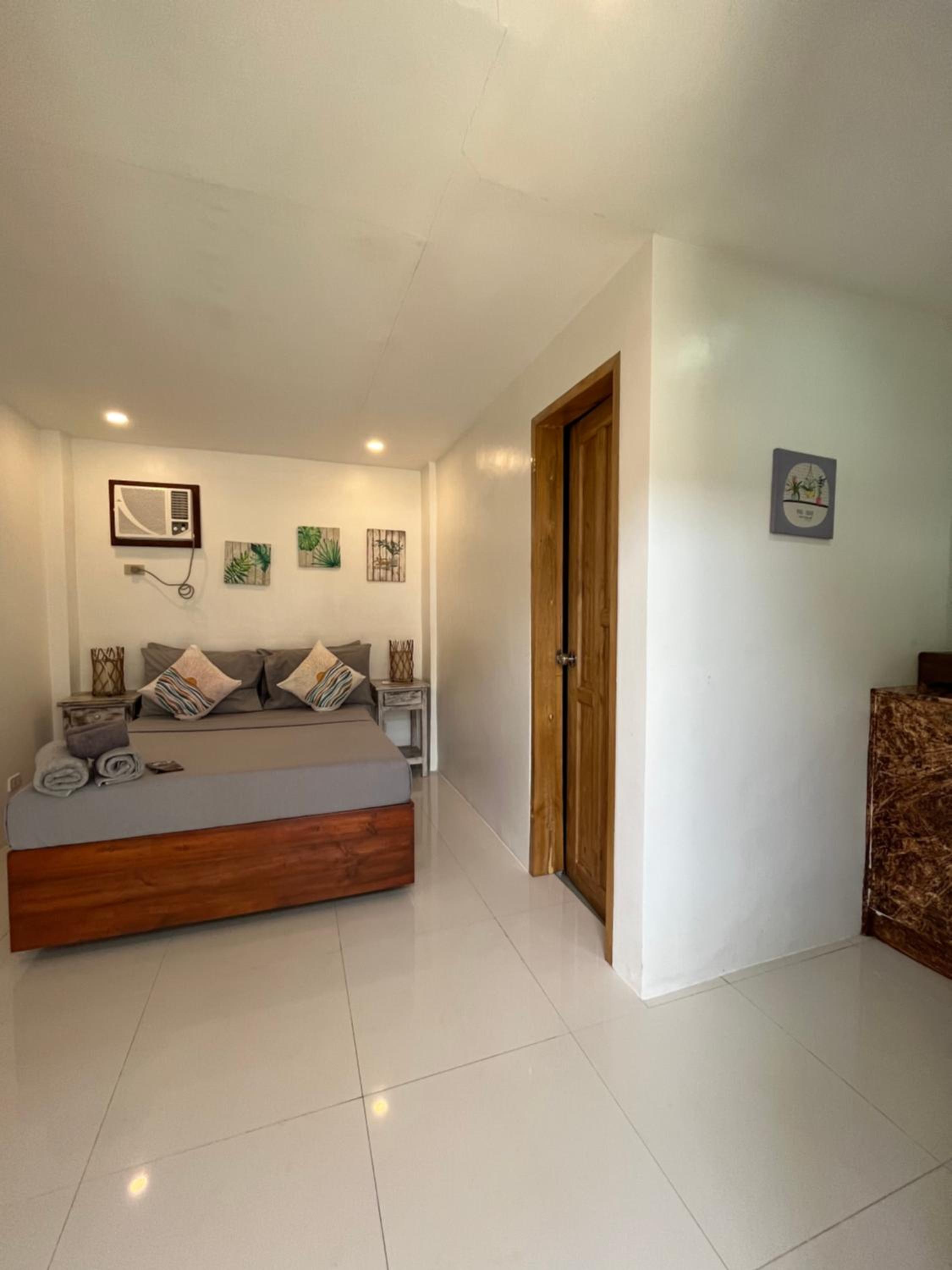 Deluxe Double Room with Balcony photo 1
