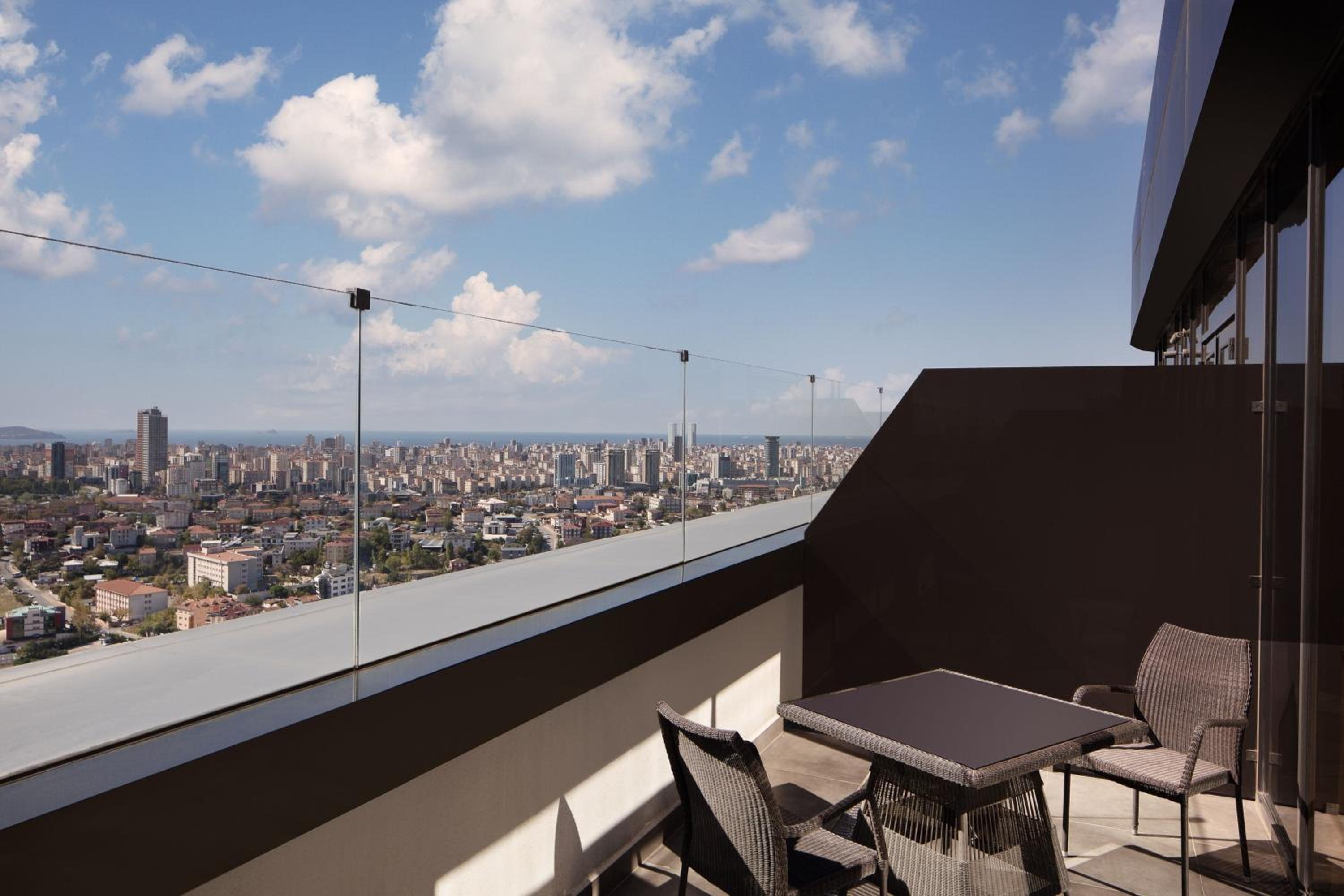 Club King Room with Terrace and Lounge Access