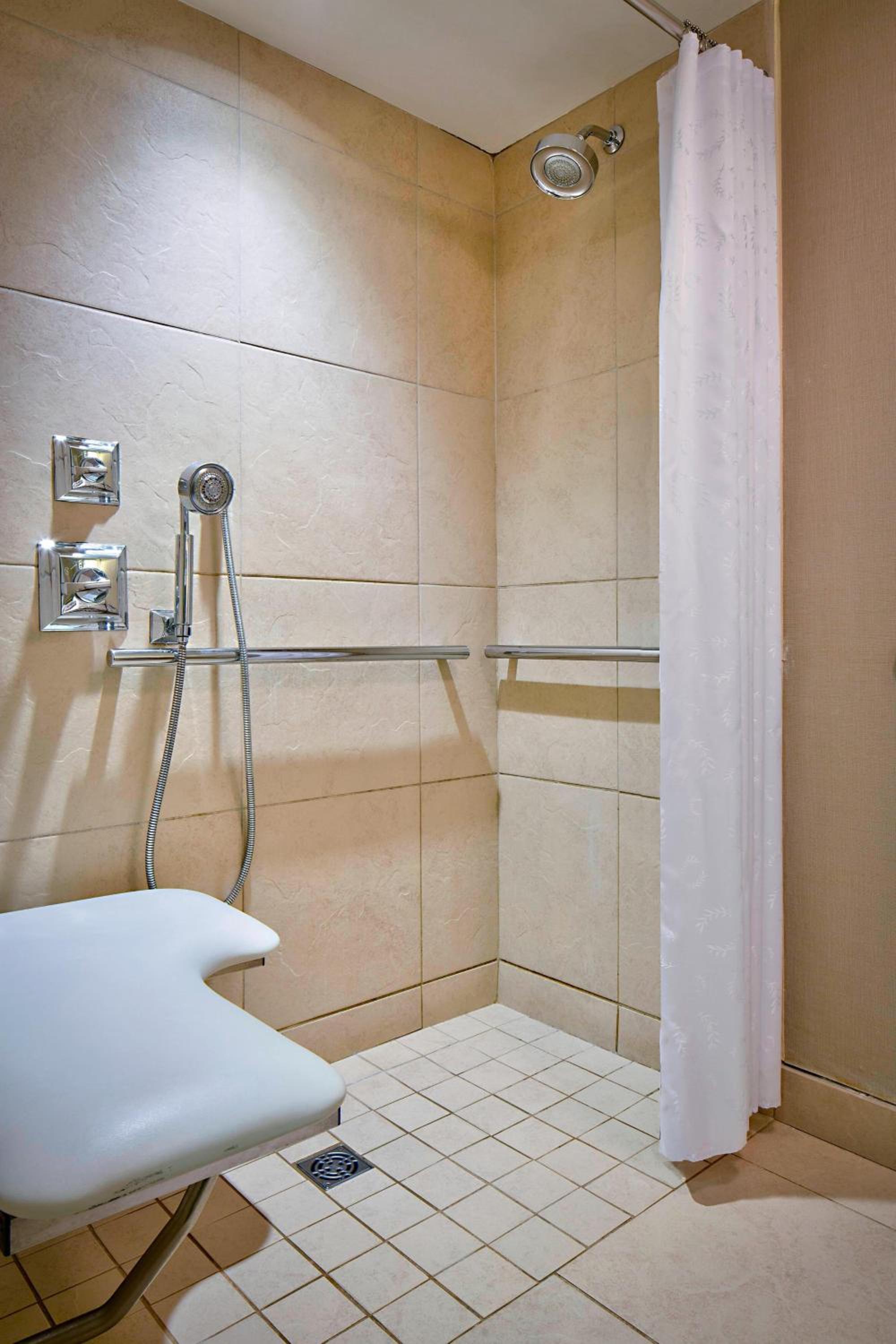 Superior, Guest room, 1 King, High floor photo 3
