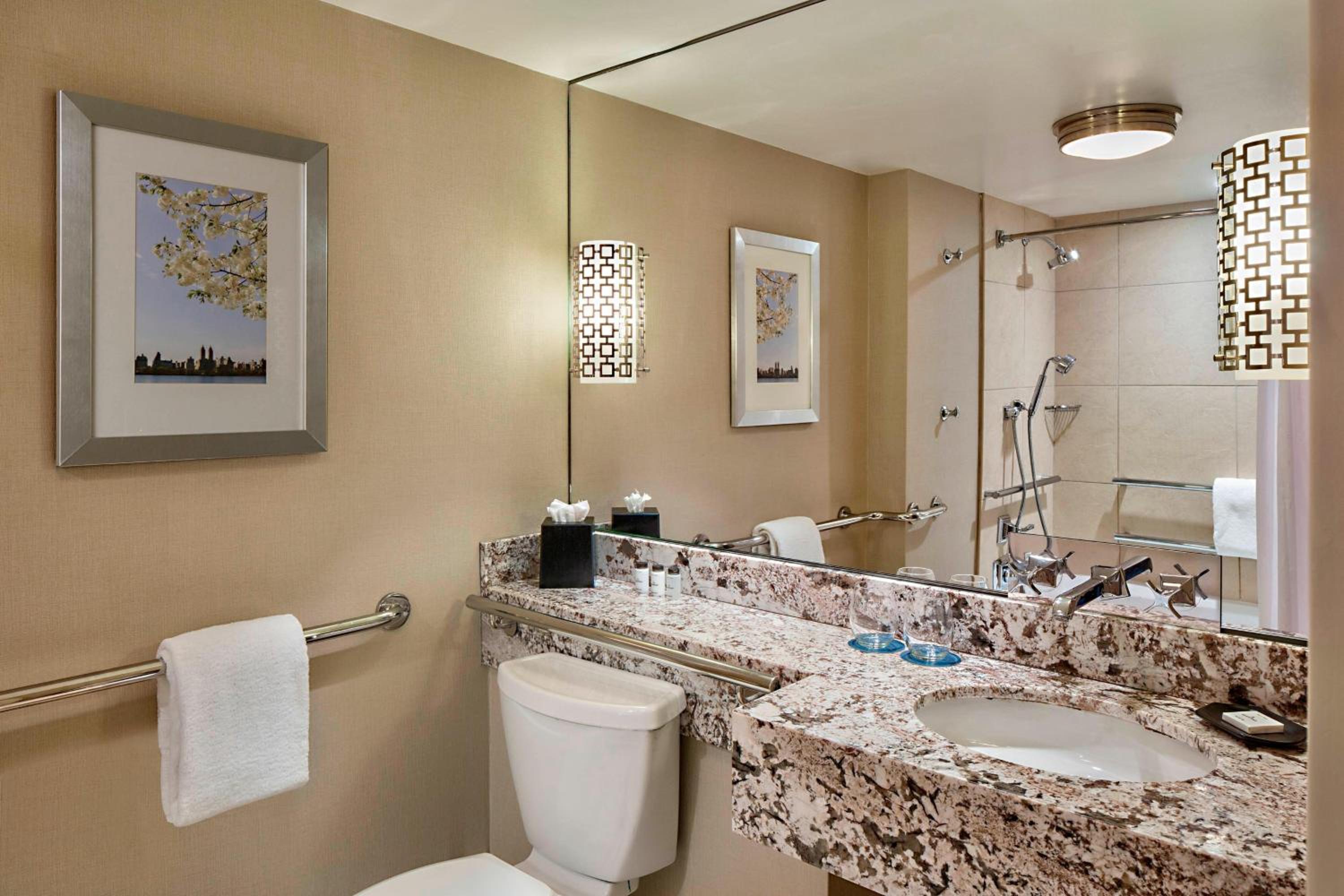 Superior, Guest room, 1 King, High floor photo 2