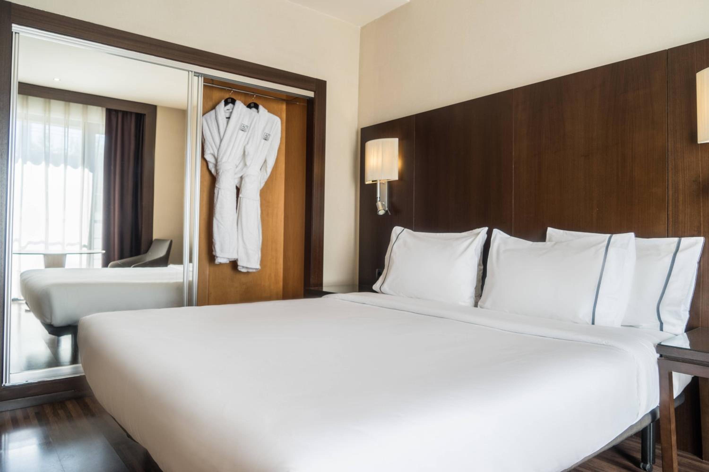 Deluxe King or Twin Room