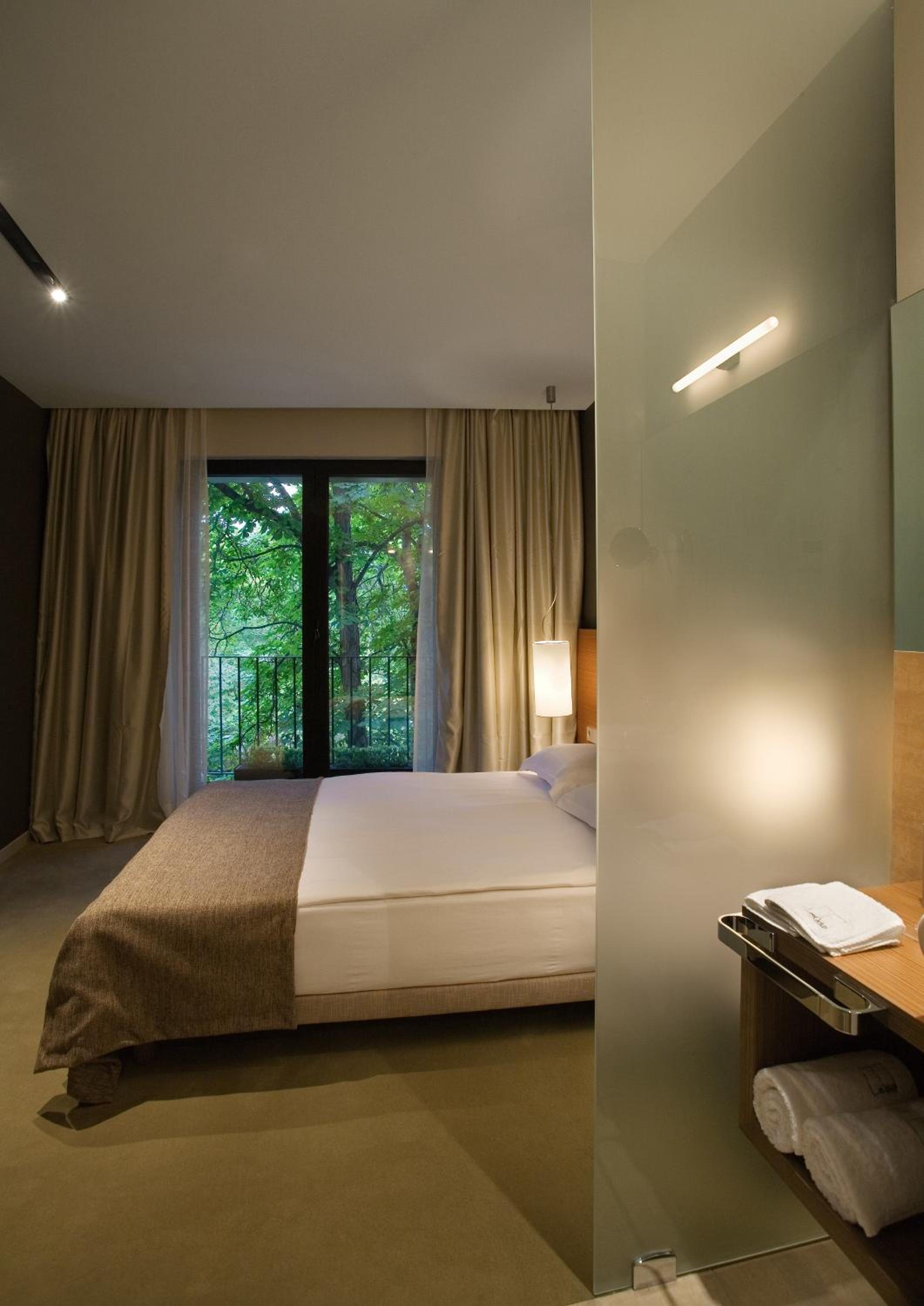 Small Suite photo 2