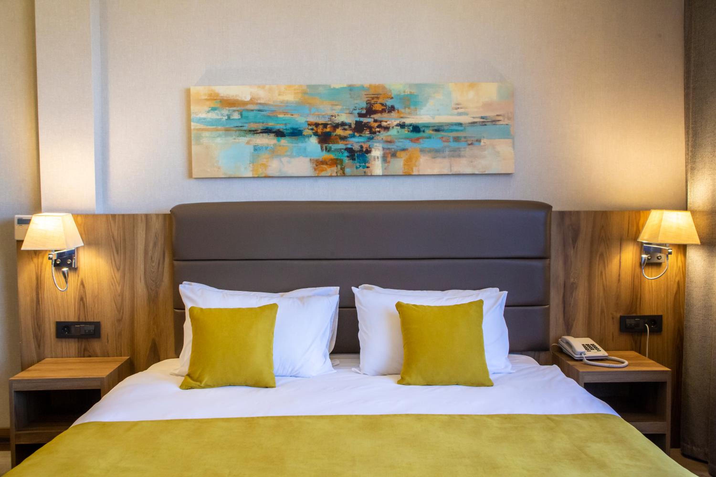Deluxe Room - Photo 5