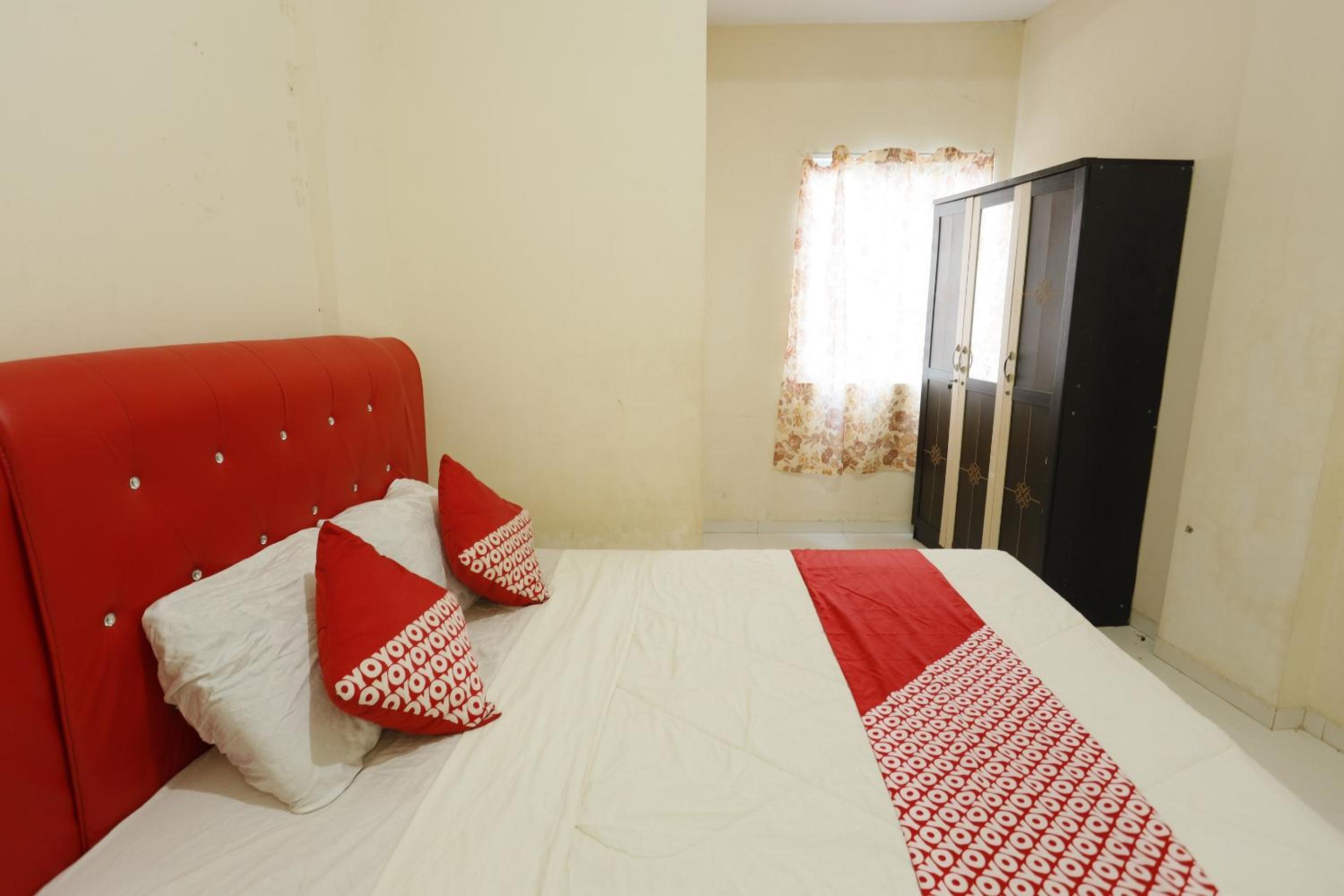 Standard King Room - Photo 9