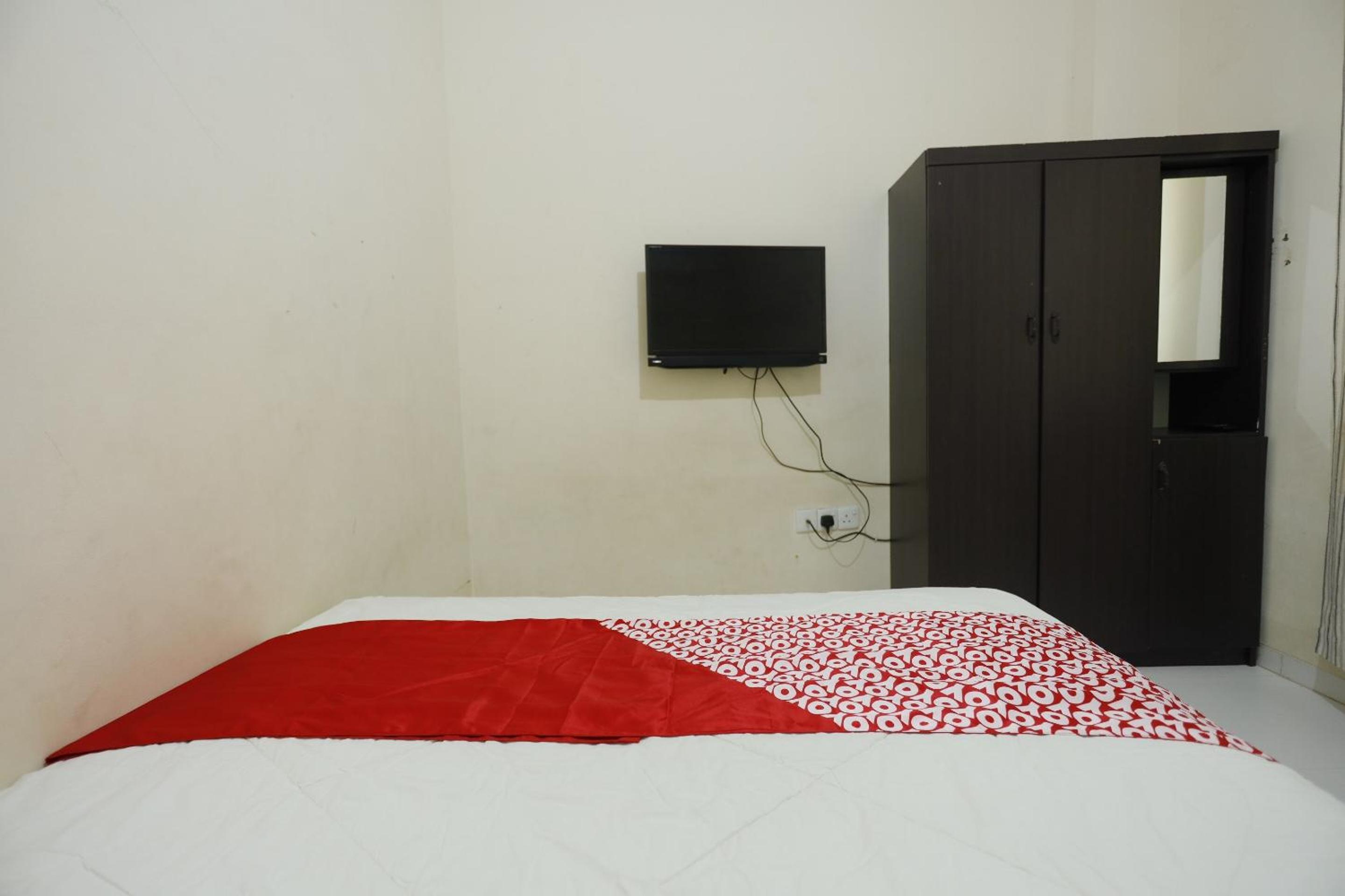 Standard King Room - Photo 7