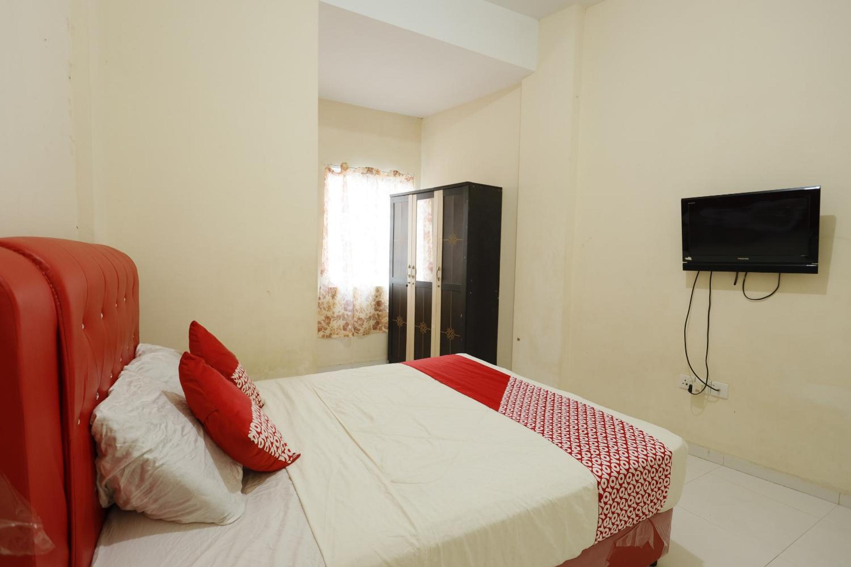 Standard King Room - Photo 12