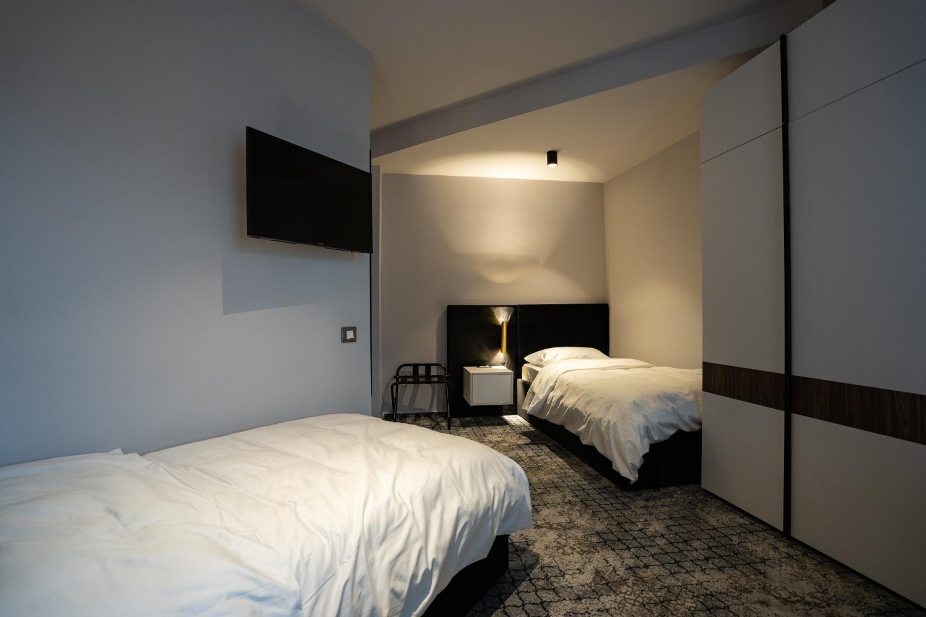 Twin Room - Photo 6