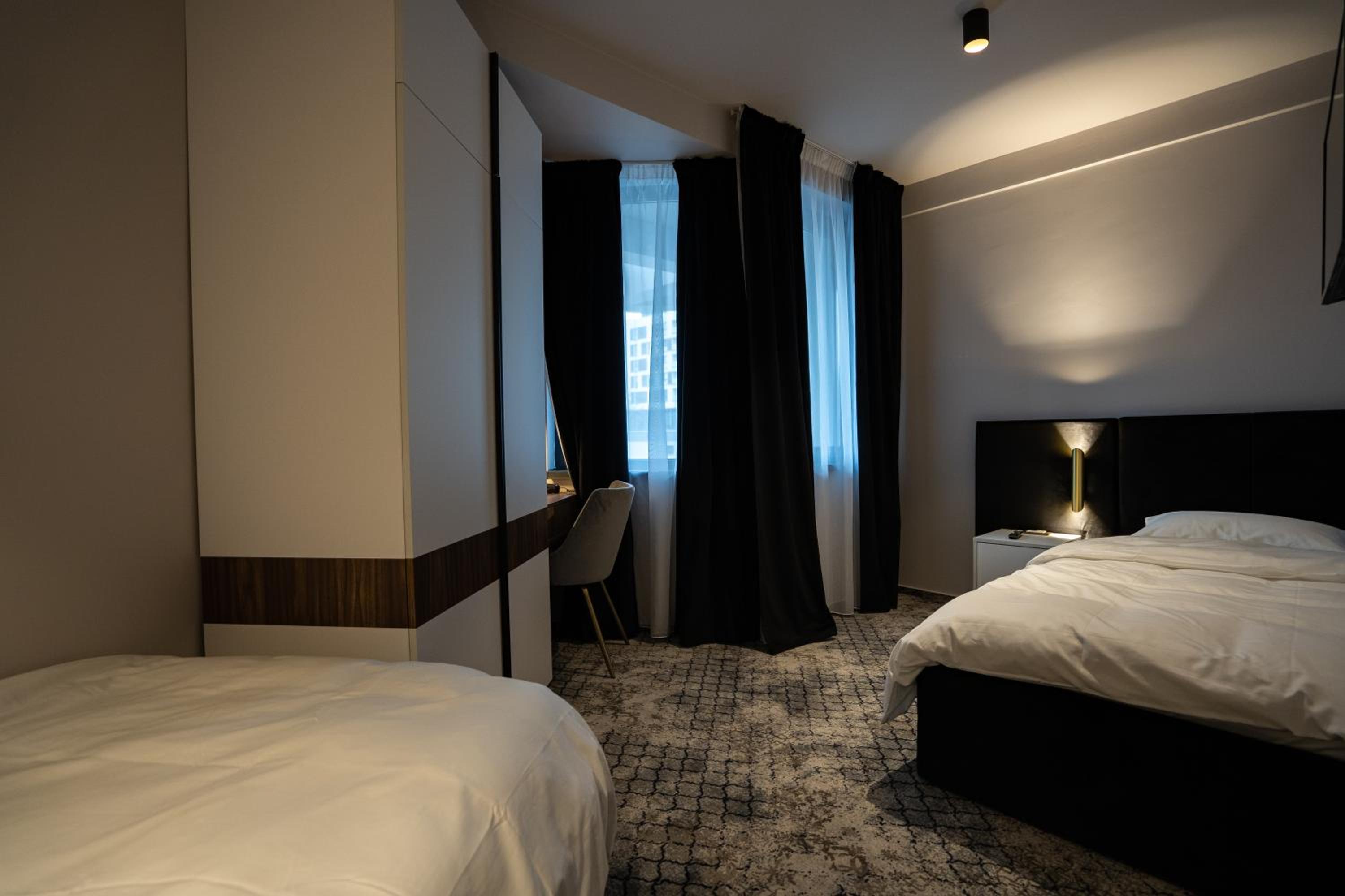 Twin Room - Photo 5