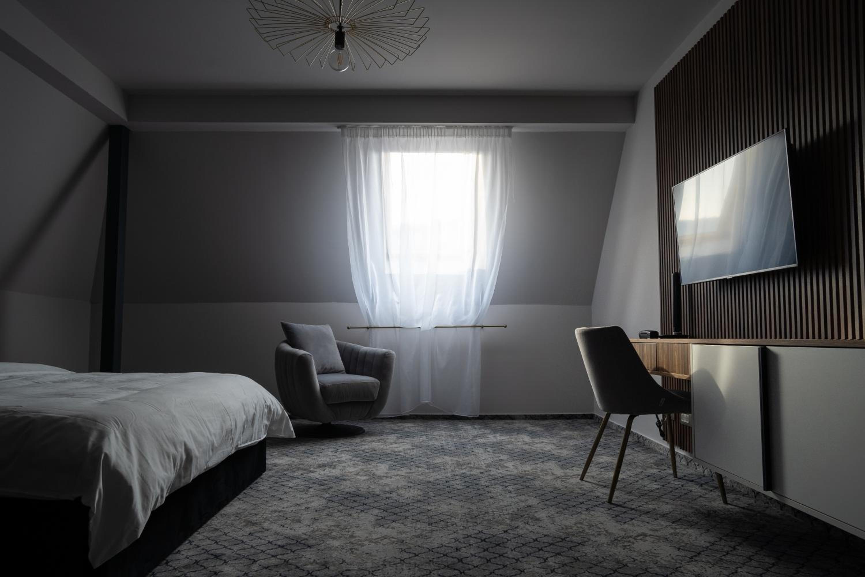 Standard Suite - Photo 8