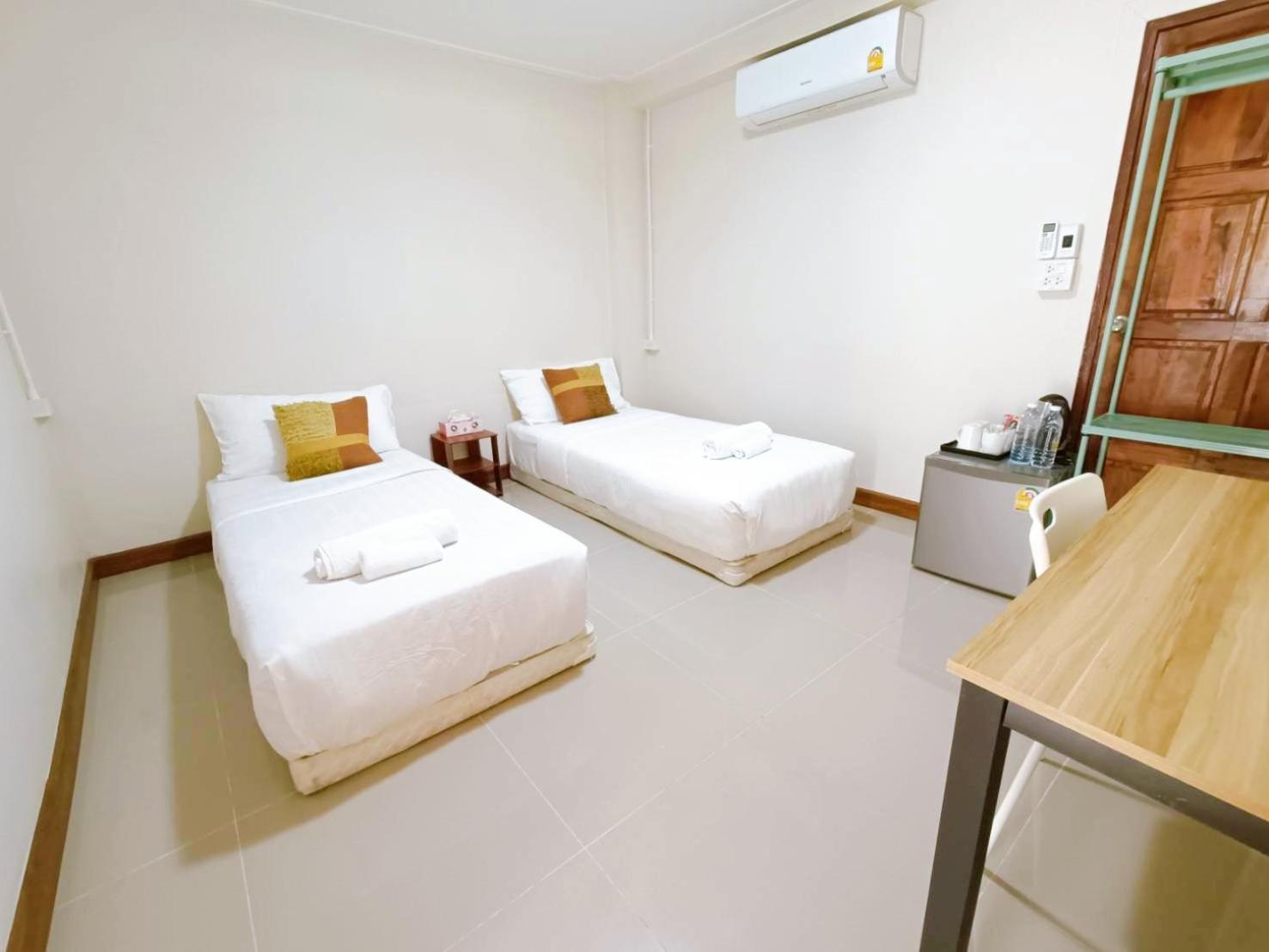 Twin Room With Private Bathroom photo 1