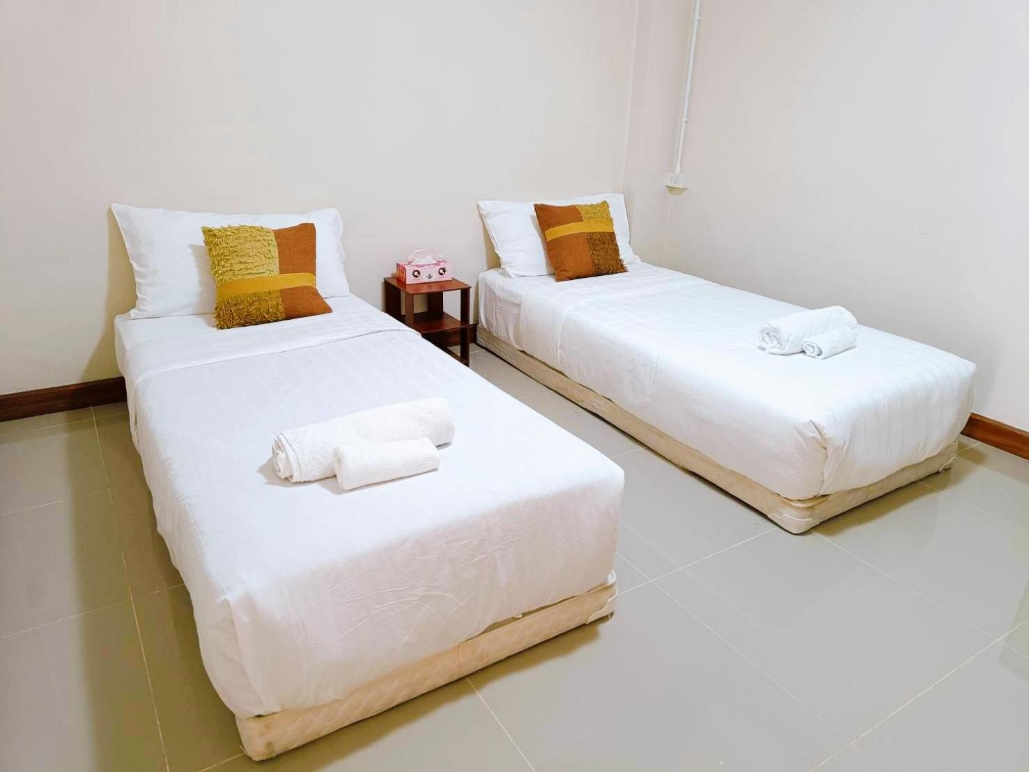 Twin Room With Private Bathroom photo 3