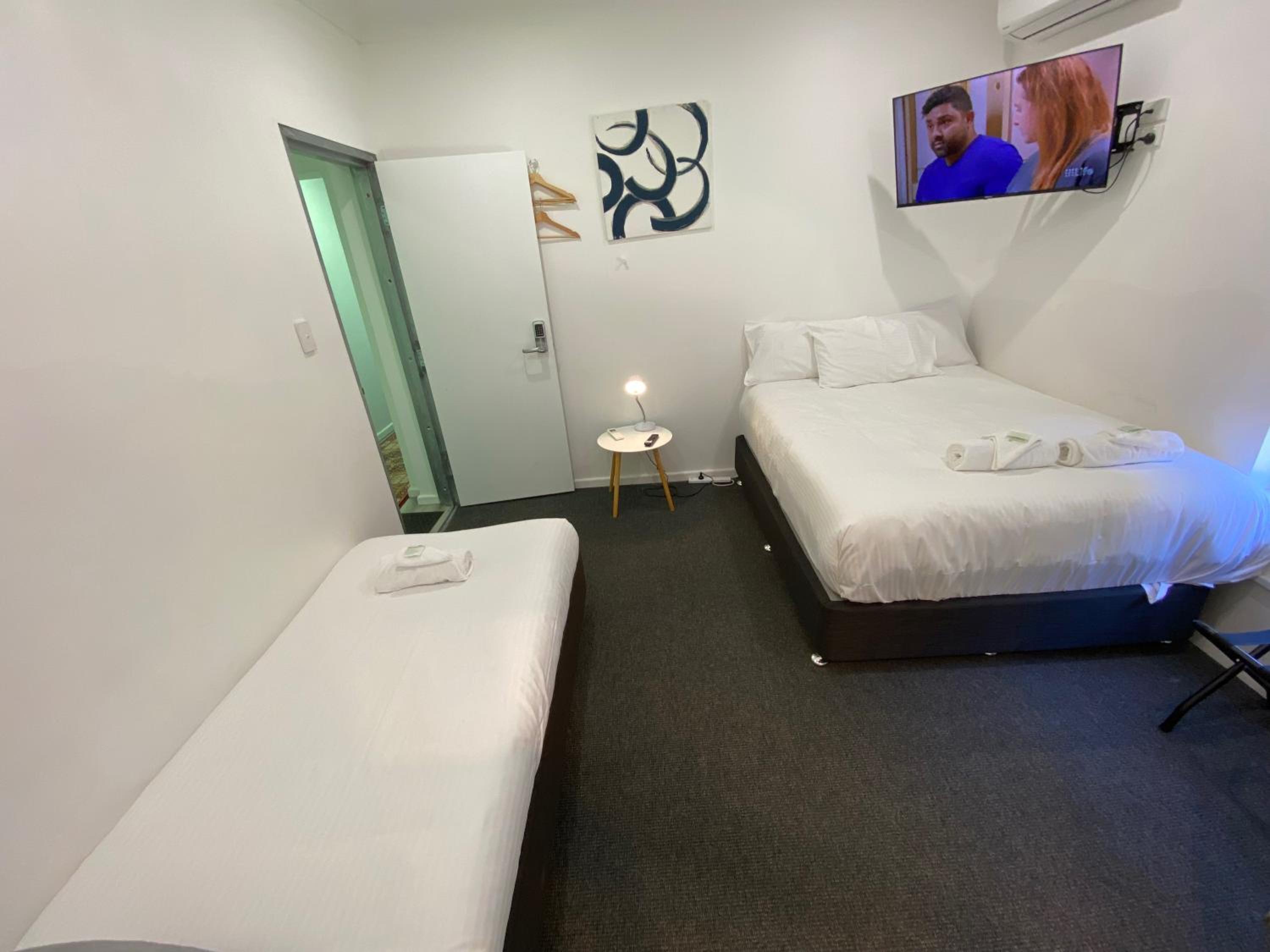 Classic Triple Room With One Queen And One Single Bed photo 3