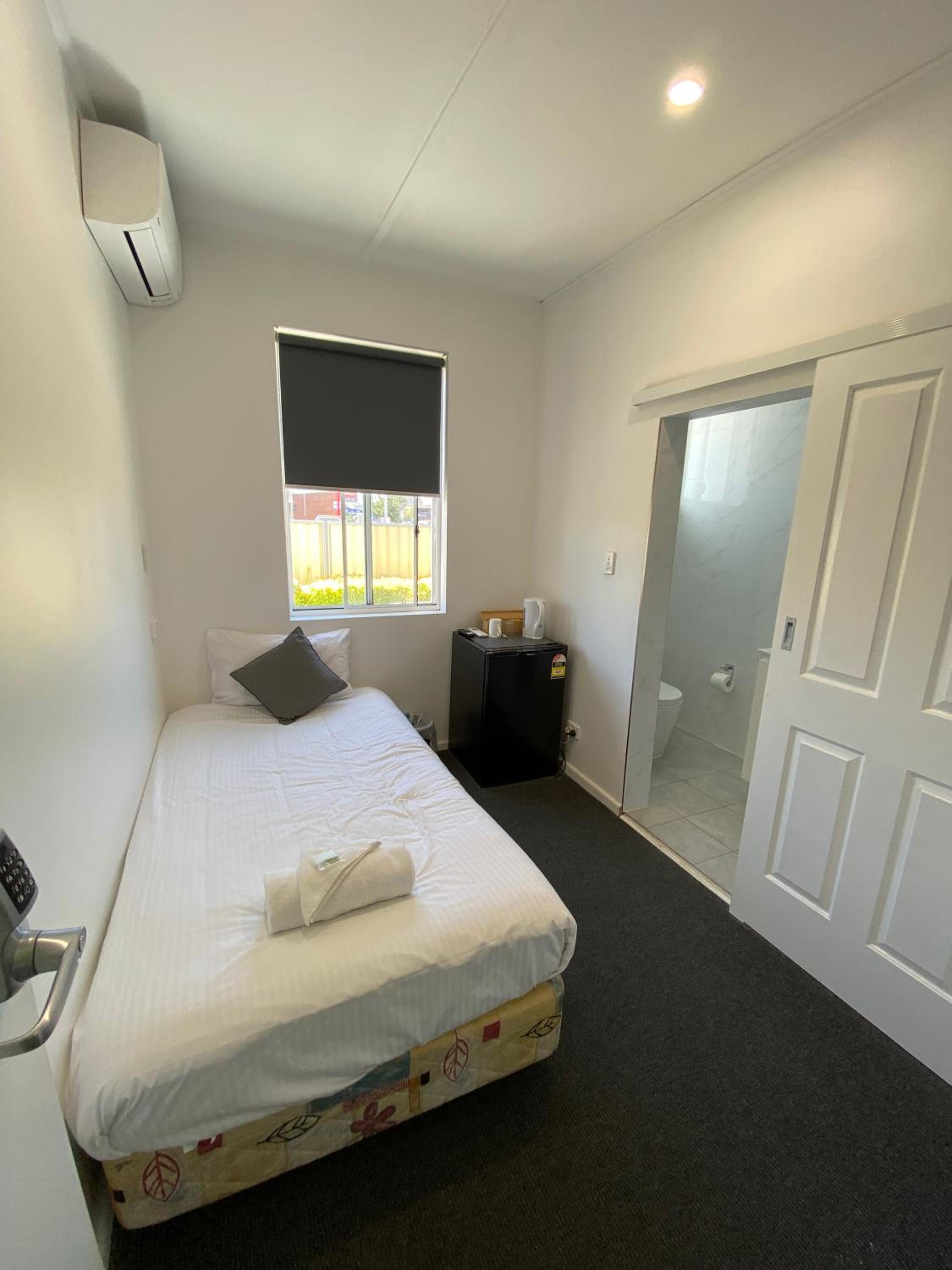 Small Single Room photo 1