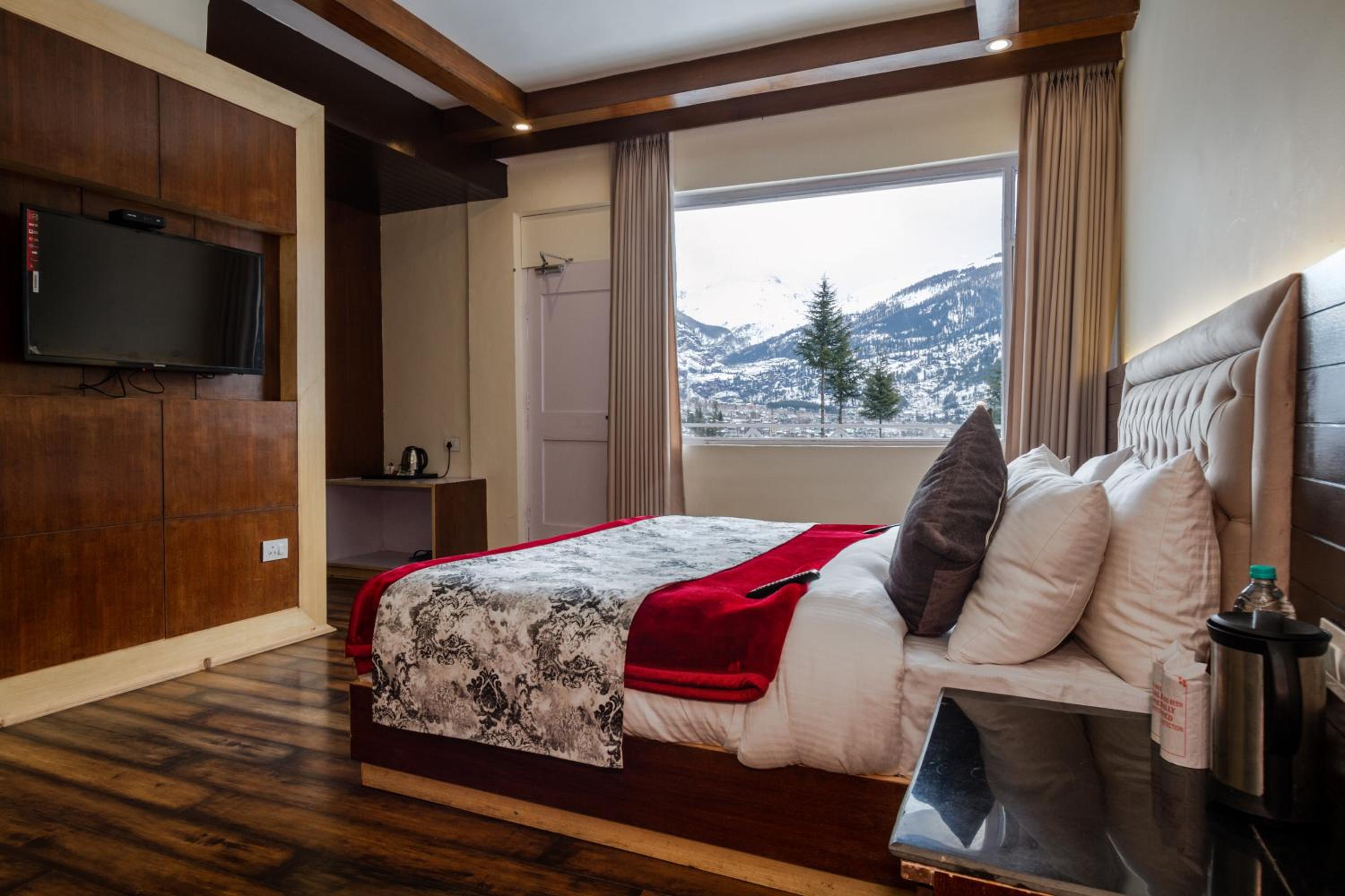Three-Bedroom Villa photo 1