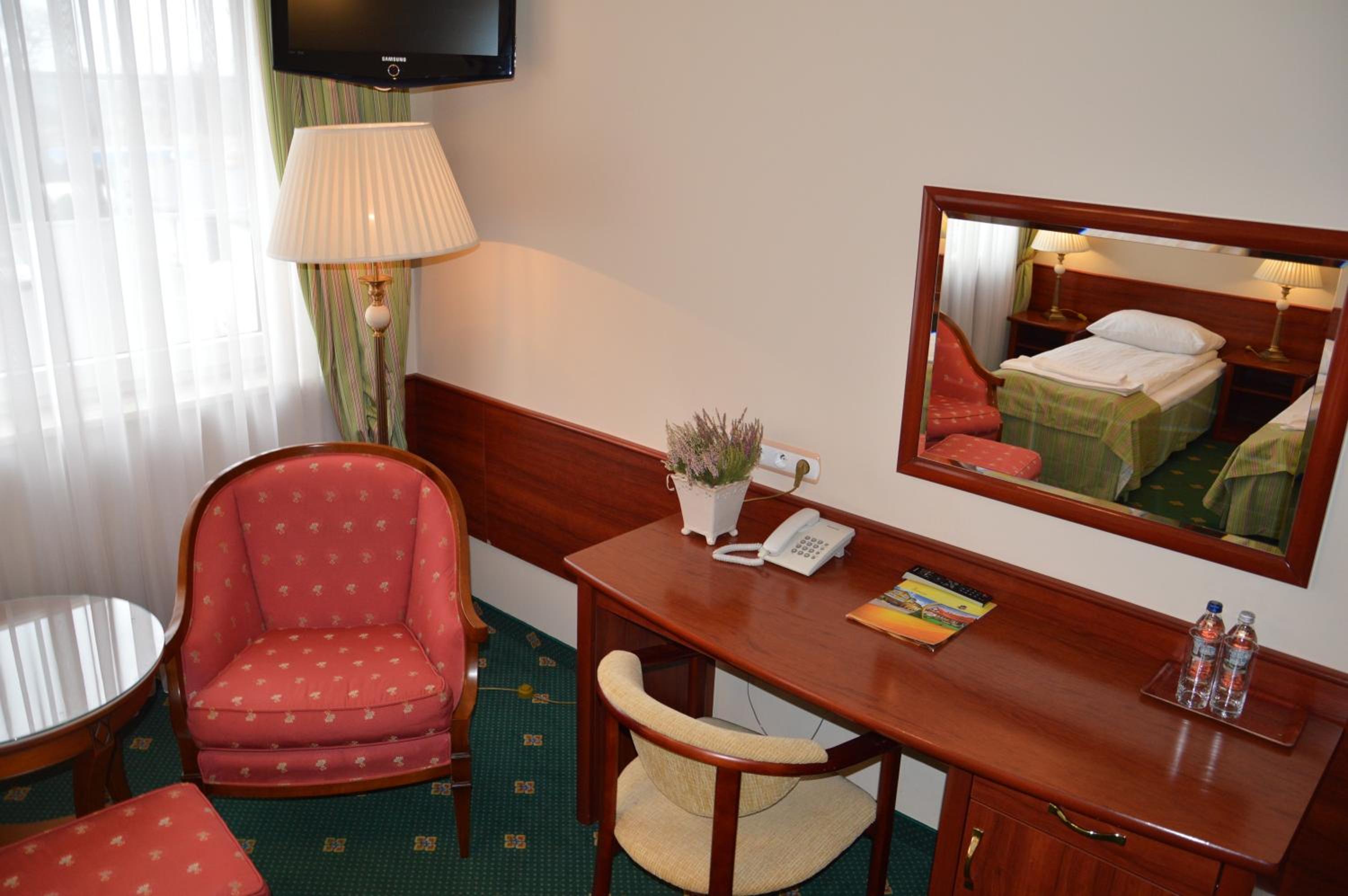 Twin Room - Photo 3