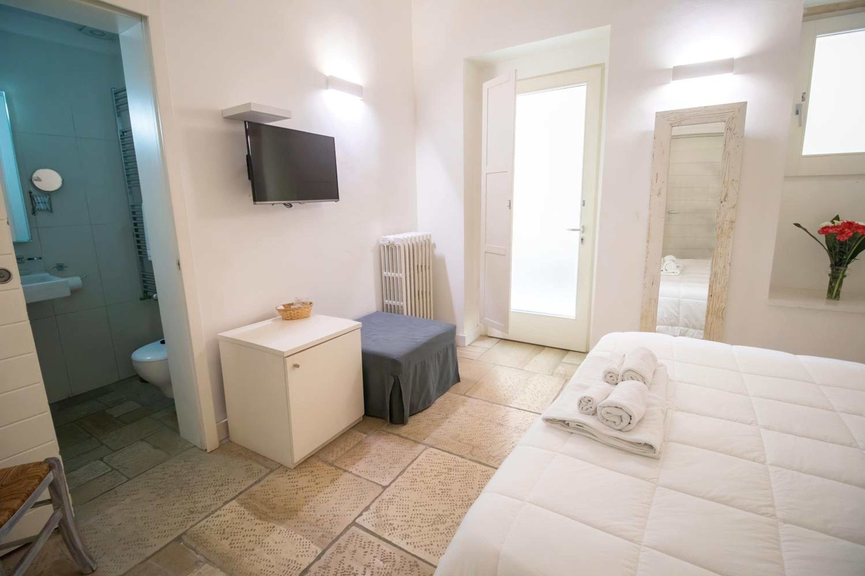 Economy Double Room photo 3