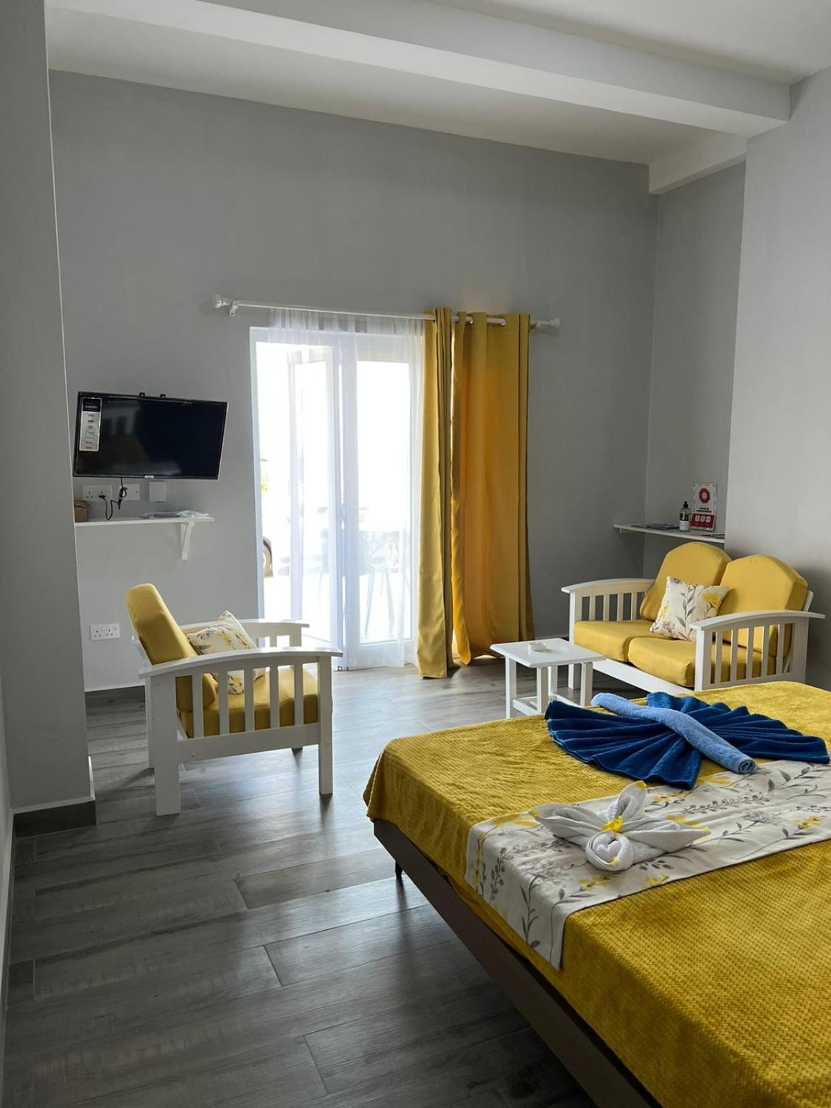 One-Bedroom Apartment