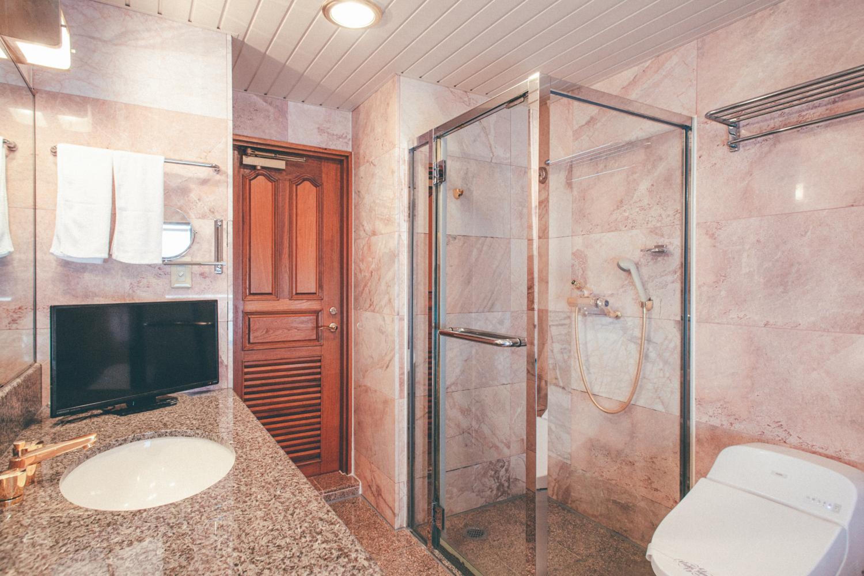 Junior Suite - Non-Smoking - Photo 7