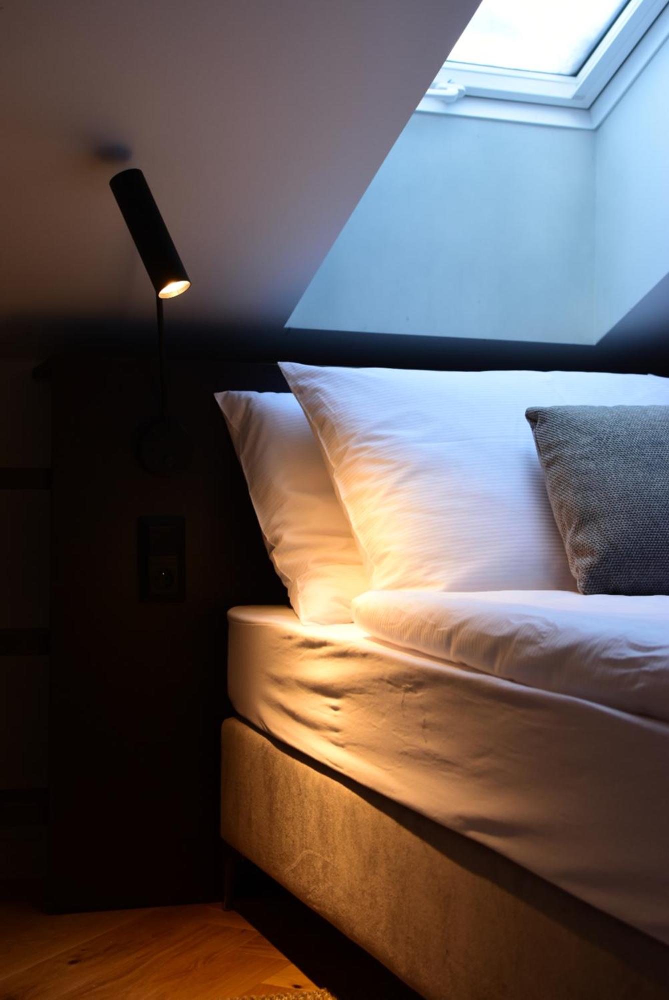 Small Double Room - Photo 10