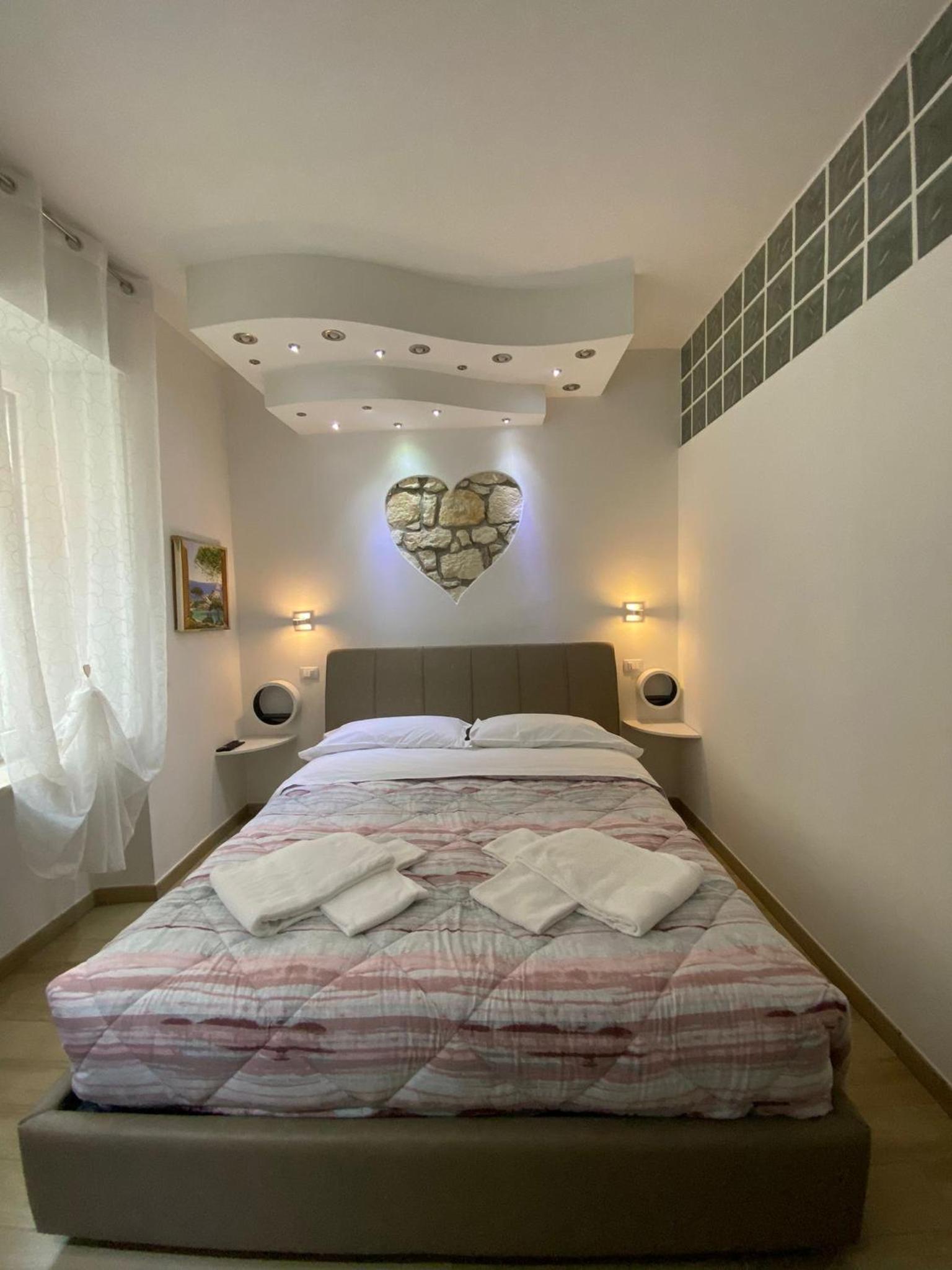 Double Room with Private Bathroom - Photo 10