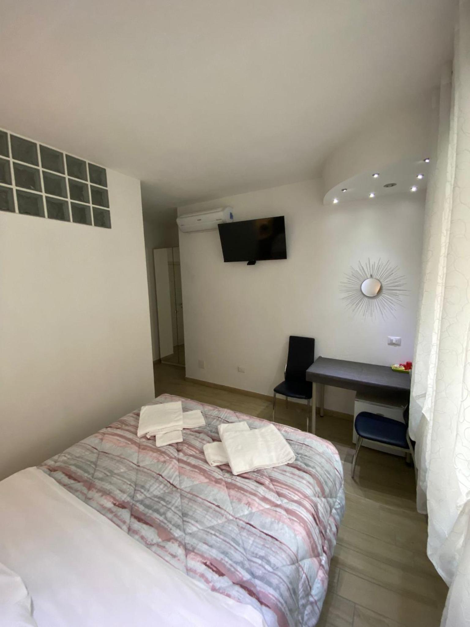 Double Room with Private Bathroom - Photo 5